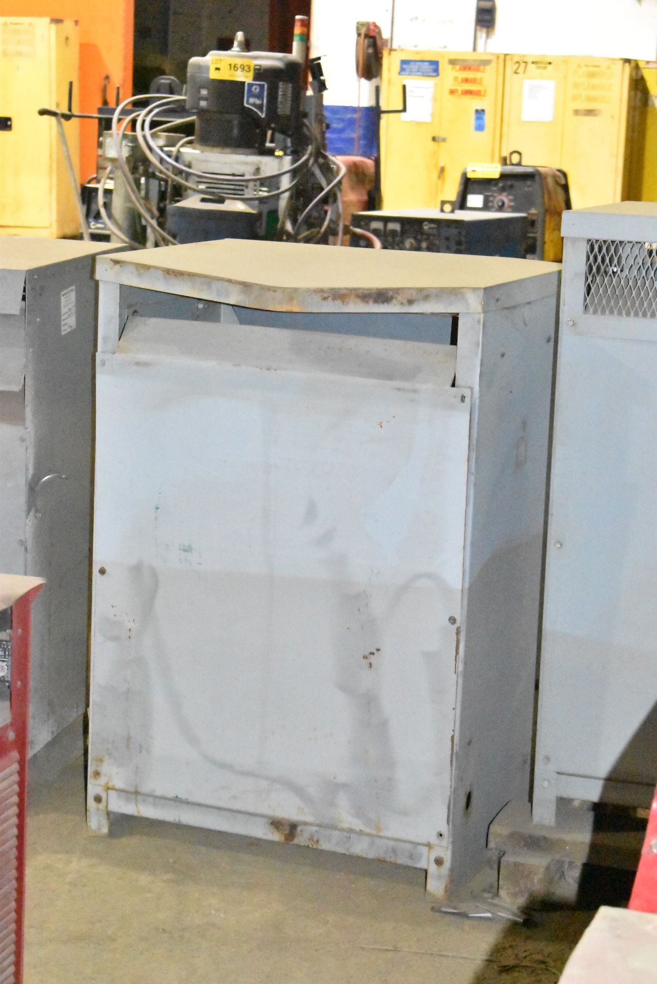 75 KVA TRANSFORMER WITH 480V PRIMARY, 208Y/120V SECONDARY, 3PH, 60 HZ [RIGGING FEES FOR LOT # - Image 4 of 6