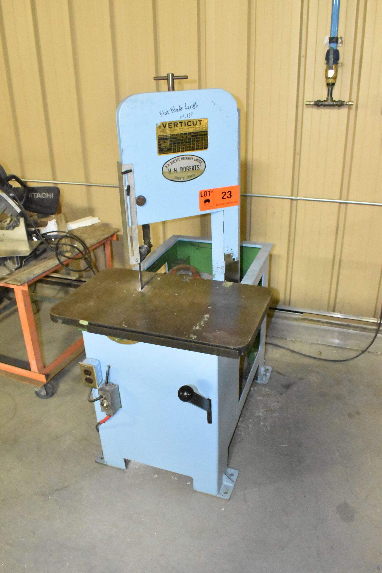 VERTICUT 114-A VERTICAL ROLL IN BAND SAW 3/4HP/115V/60HZ/1PH S/N 1571. (CI) [RIGGING FOR FOR LOT #23