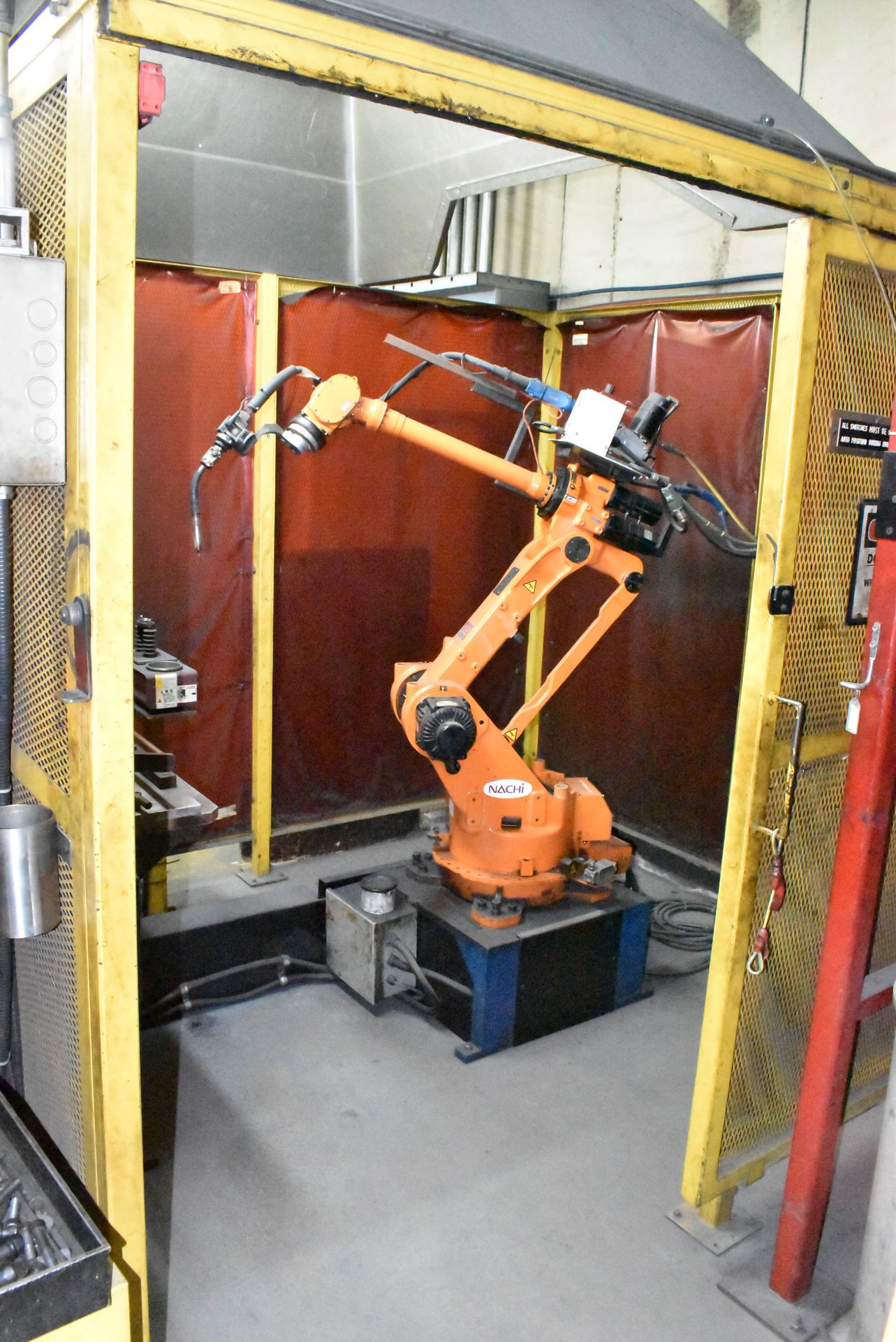 LOT/ COMPLETE WELDING CELL CONSISTING OF NACHI (2000) SC15F-02 ROBOTIC WELDER WITH NOCHI B008H438 - Image 4 of 5