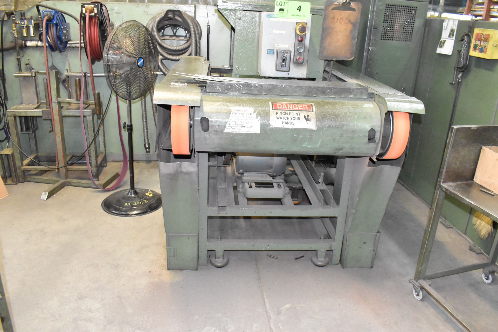 MFG UNKNOWN DOUBLE HEAD SANDER/POLISHER WITH TORIT DUST COLLECTOR, S/N N/A (CI) [RIGGING FEE FOR LOT - Image 2 of 5