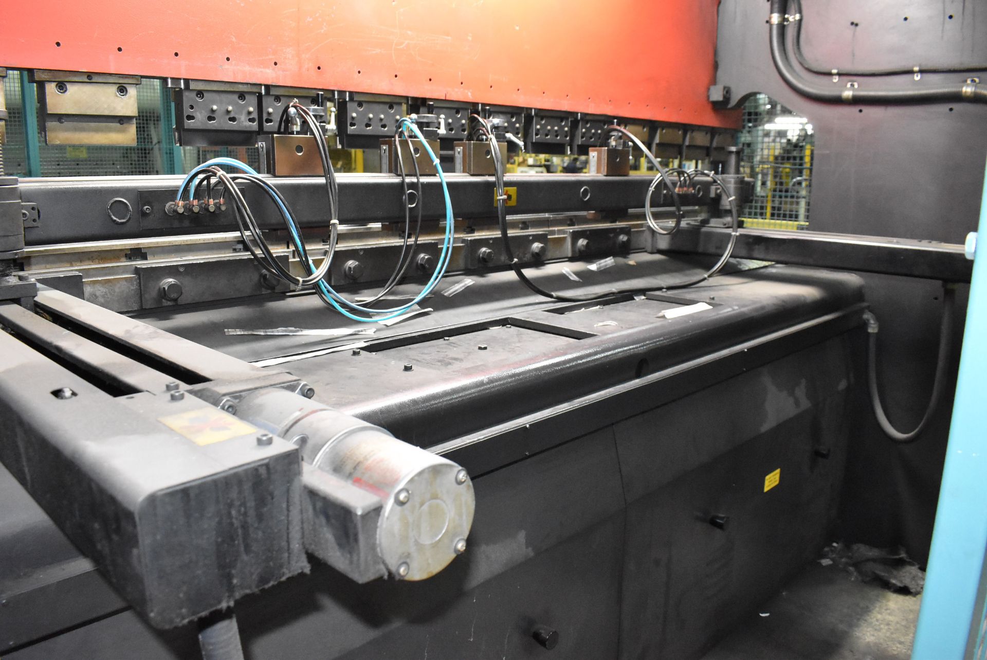 AMADA RG-100 100 TON X 10' HYDRAULIC PRESS BRAKE WITH AMADA NC9-EXII CNC BACK GAUGE CONTROL, 100. - Image 7 of 9