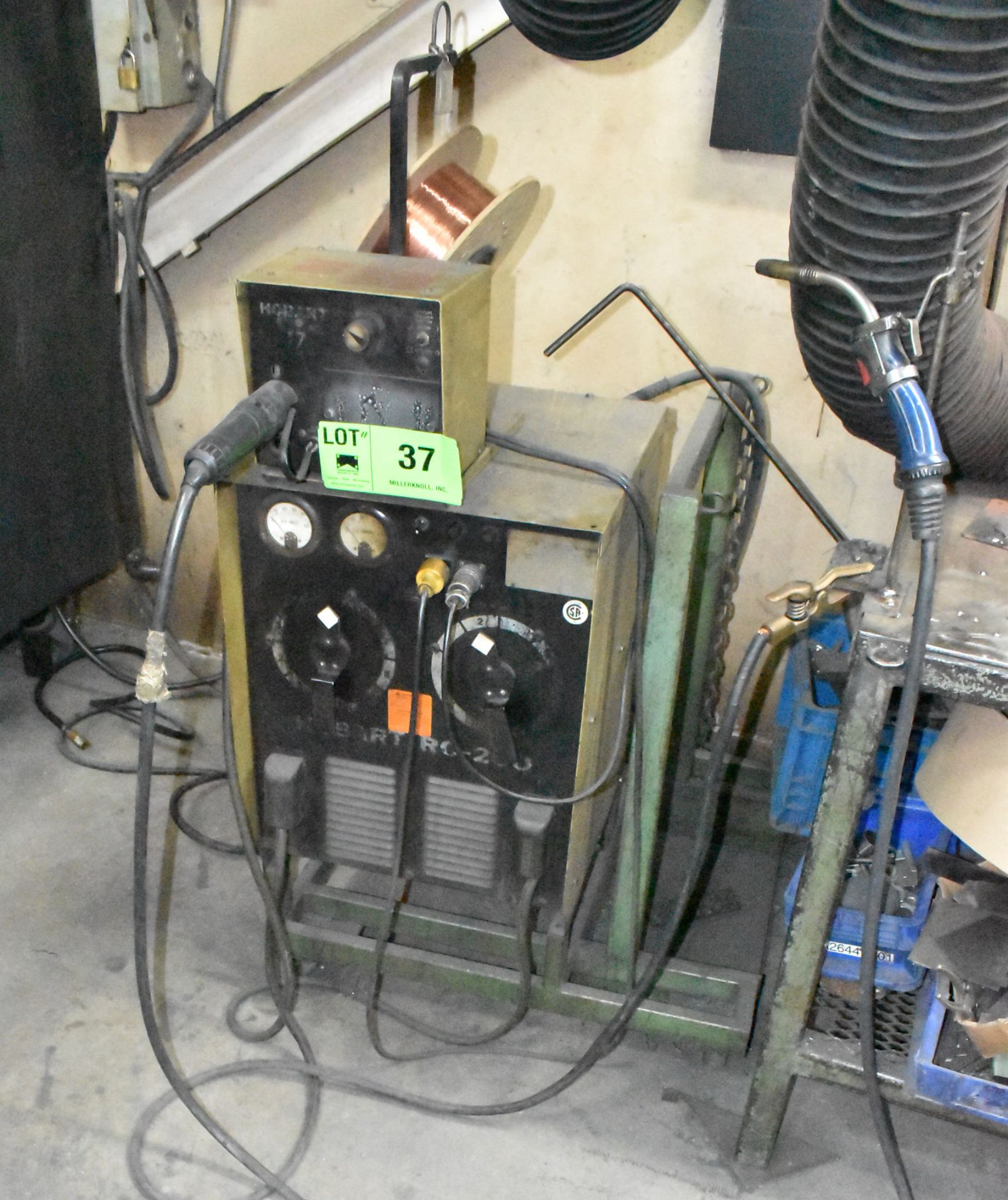 HOBART RC-200 MIG WELDER WITH HOBART 17 WIRE FEEDS, S/N N/A (CI) [RIGGING FEE FOR LOT #37 - $35