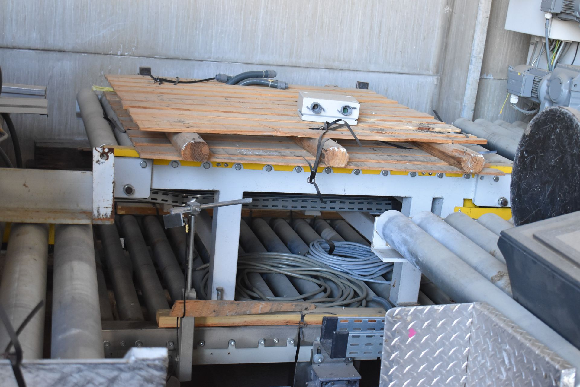 LOT/ BIELE AUTOMATED LINE COMPONENTS (CI) [RIGGING FEE FOR LOT #735 - $700 USD PLUS APPLICABLE - Image 13 of 18