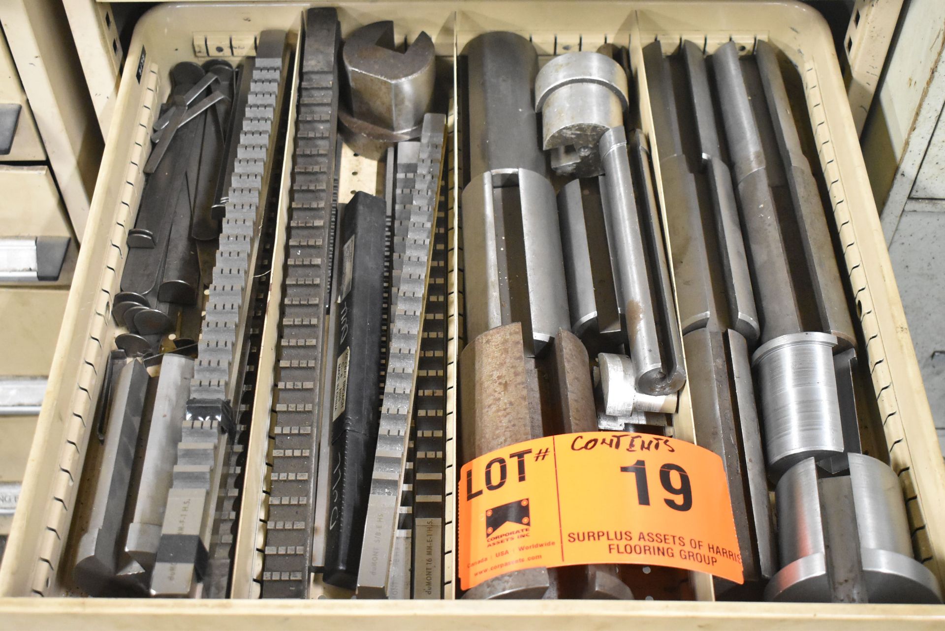 LOT/ CONTENTS OF TOOL CABINET - (CHECK PHOTOS) (CABINET NOT INCLUDED) - Image 6 of 10