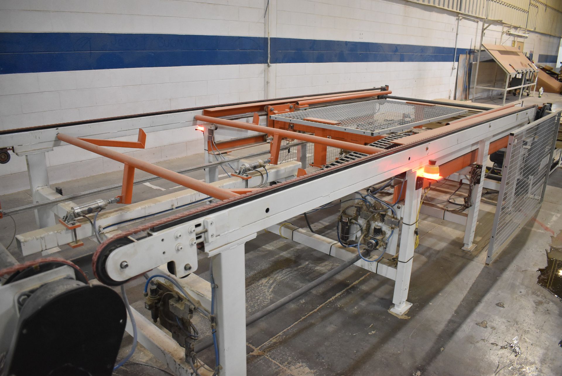LOT/ 70"X179" & 70"X185" POWERED HORIZONTAL LACEBELT CONVEYORS (CI) [RIGGING FEE FOR LOT #214 - $500 - Image 4 of 10