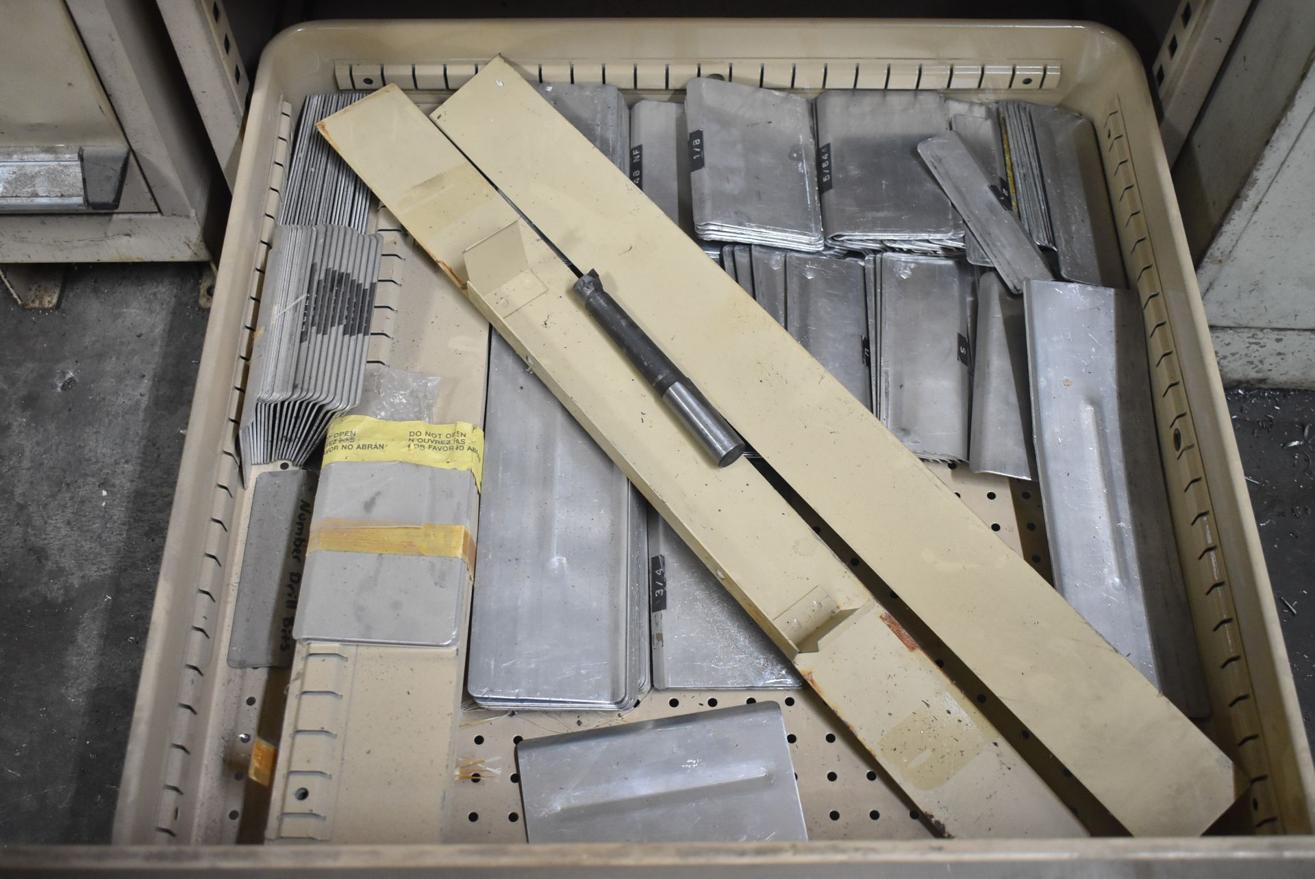 KENNEDY 9 DRAWER TOOL CABINET WITH DIVIDERS (CONTENTS NOT INCLUDED) (DELAYED DELIVERY) - Image 2 of 2