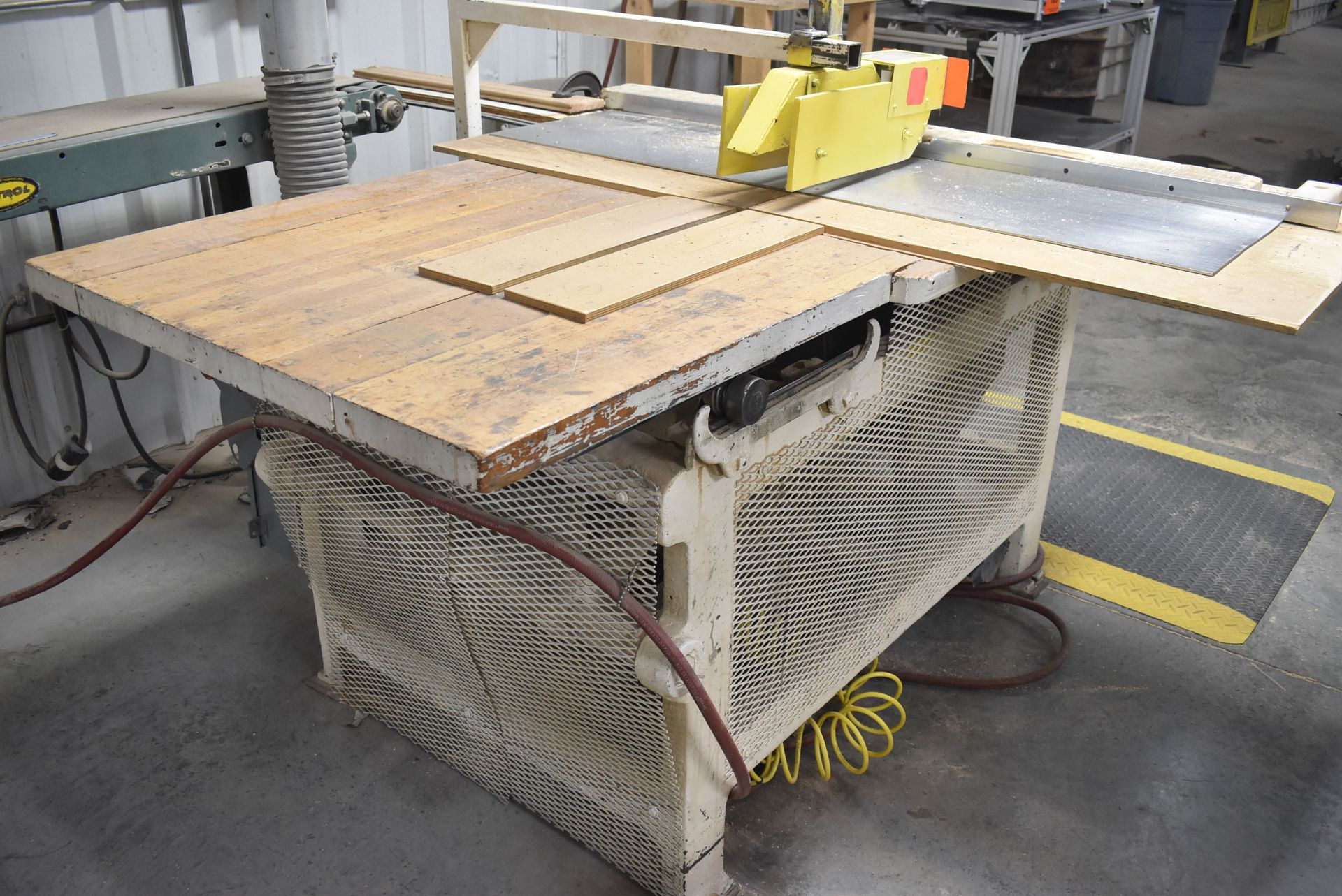 HW BEACH 9021 10" HEAVY DUTY SLIDING TABLE-TYPE RIP SAW, S/N: 9512 (CI) [RIGGING FEE FOR LOT # - Image 2 of 3