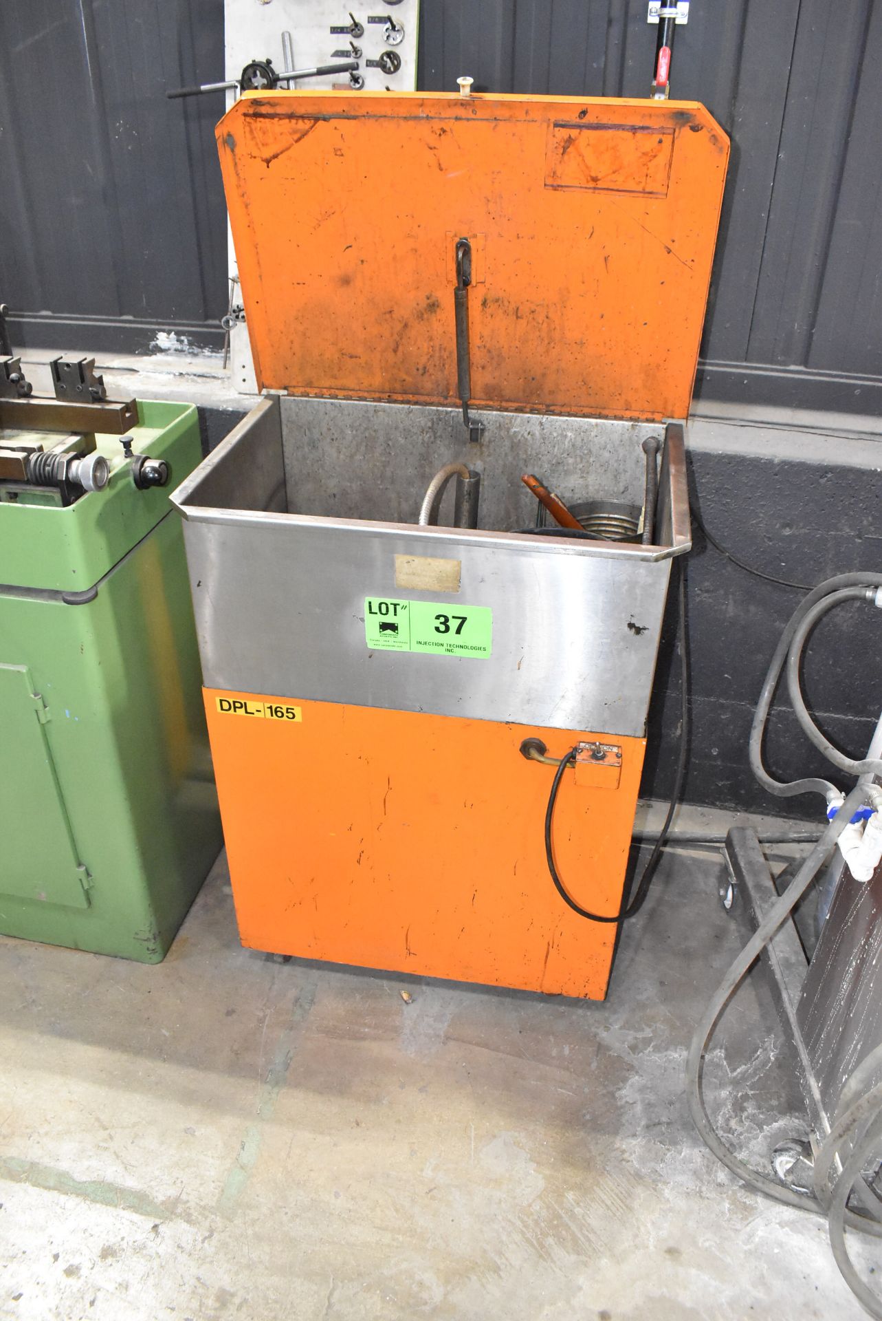 SAFETY-KLEEN STAINLESS STEEL PARTS WASHER, S/N N/A (CI) [RIGGING FEES FOR LOT #37 - $30 USD PLUS
