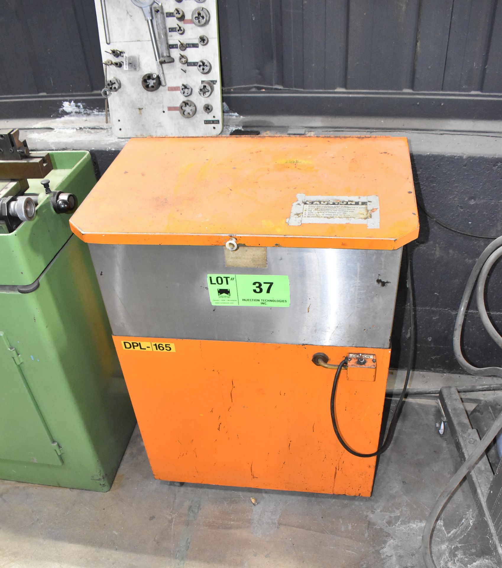 SAFETY-KLEEN STAINLESS STEEL PARTS WASHER, S/N N/A (CI) [RIGGING FEES FOR LOT #37 - $30 USD PLUS - Image 4 of 4