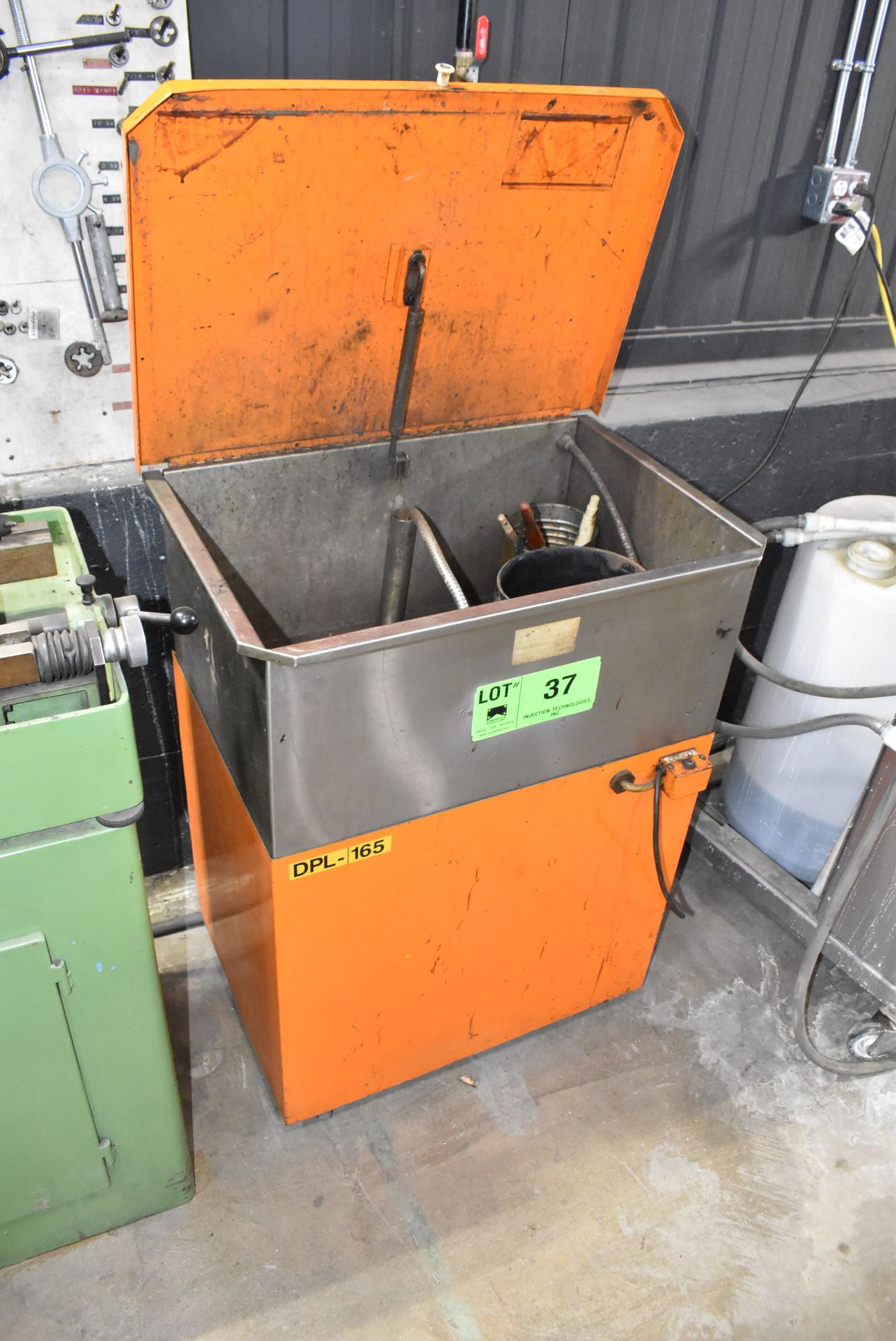SAFETY-KLEEN STAINLESS STEEL PARTS WASHER, S/N N/A (CI) [RIGGING FEES FOR LOT #37 - $30 USD PLUS - Image 3 of 4