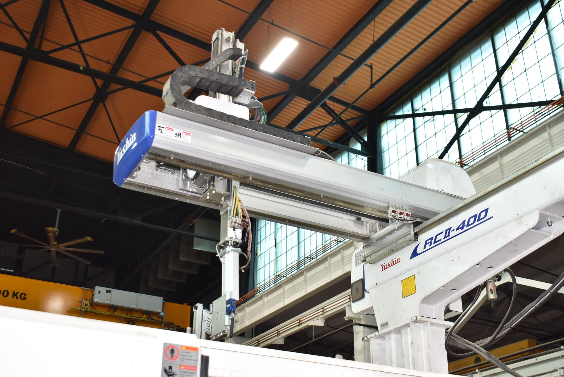 YUSHIN (2013) RCII-400S-22-13 PICK & PLACE UNLOADING ROBOT WITH TEACH PENDANT CONTROL, S/N - Image 6 of 6