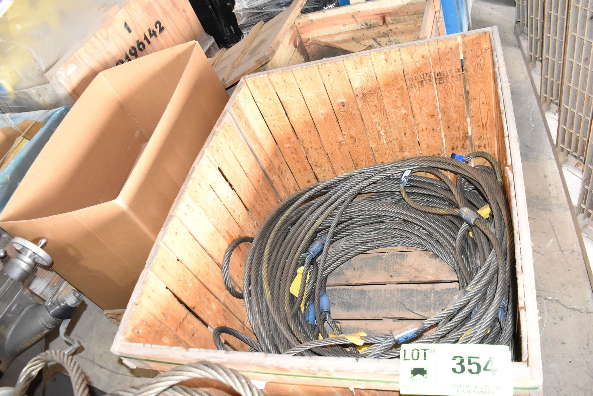 LOT/ CONTENTS OF CRATE - WIRE ROPE SLINGS