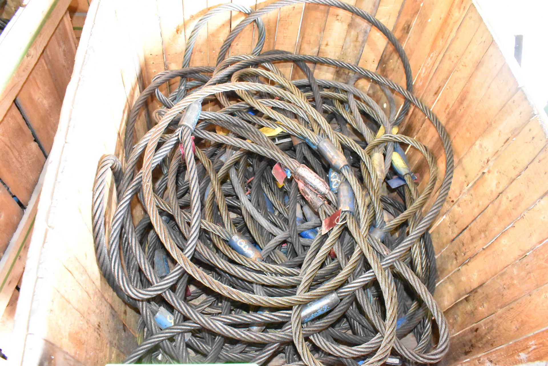 LOT/ CONTENTS OF CRATE - WIRE ROPE SLINGS - Image 2 of 3