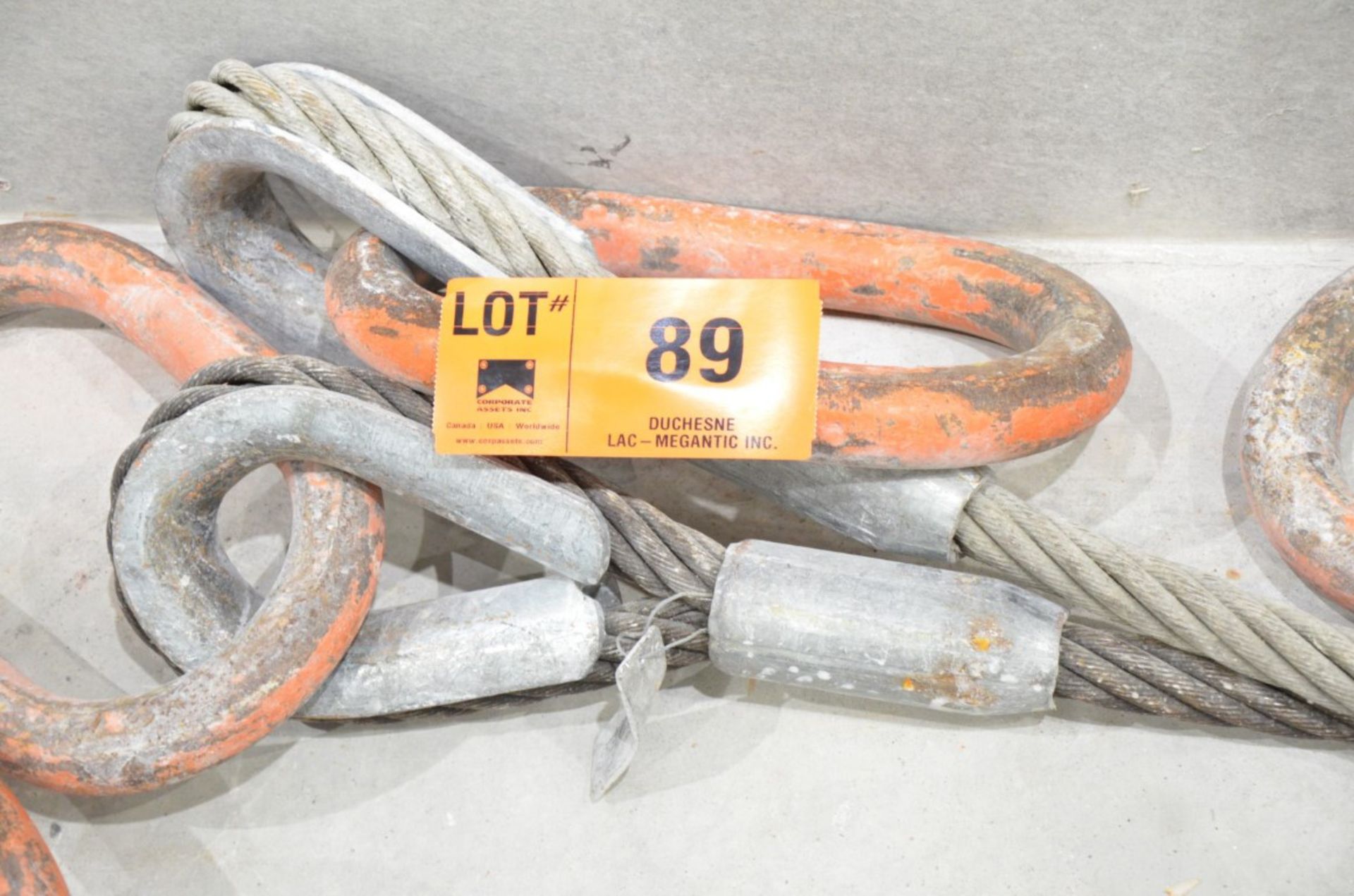 LOT/ (2) wire rope slings