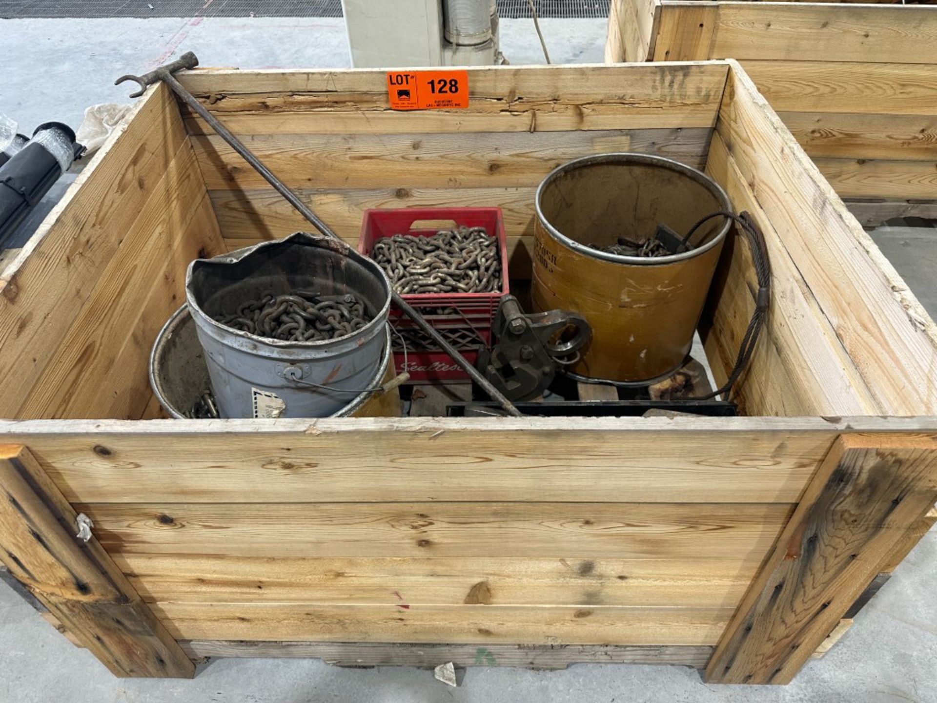 LOT/ skid and contents - chain and rigging