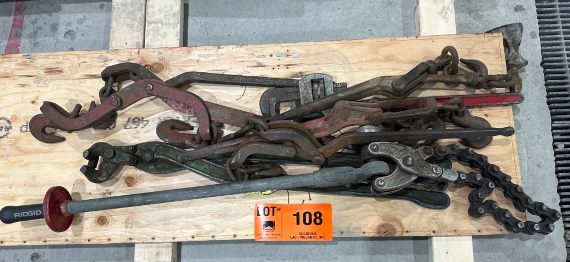 LOT/ skid and contents - chain binders