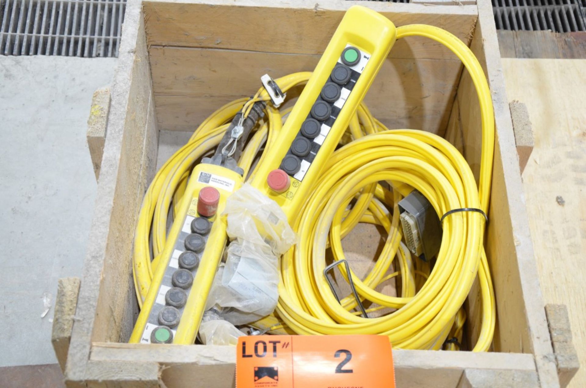 LOT/ (2) wired crane pendant controls