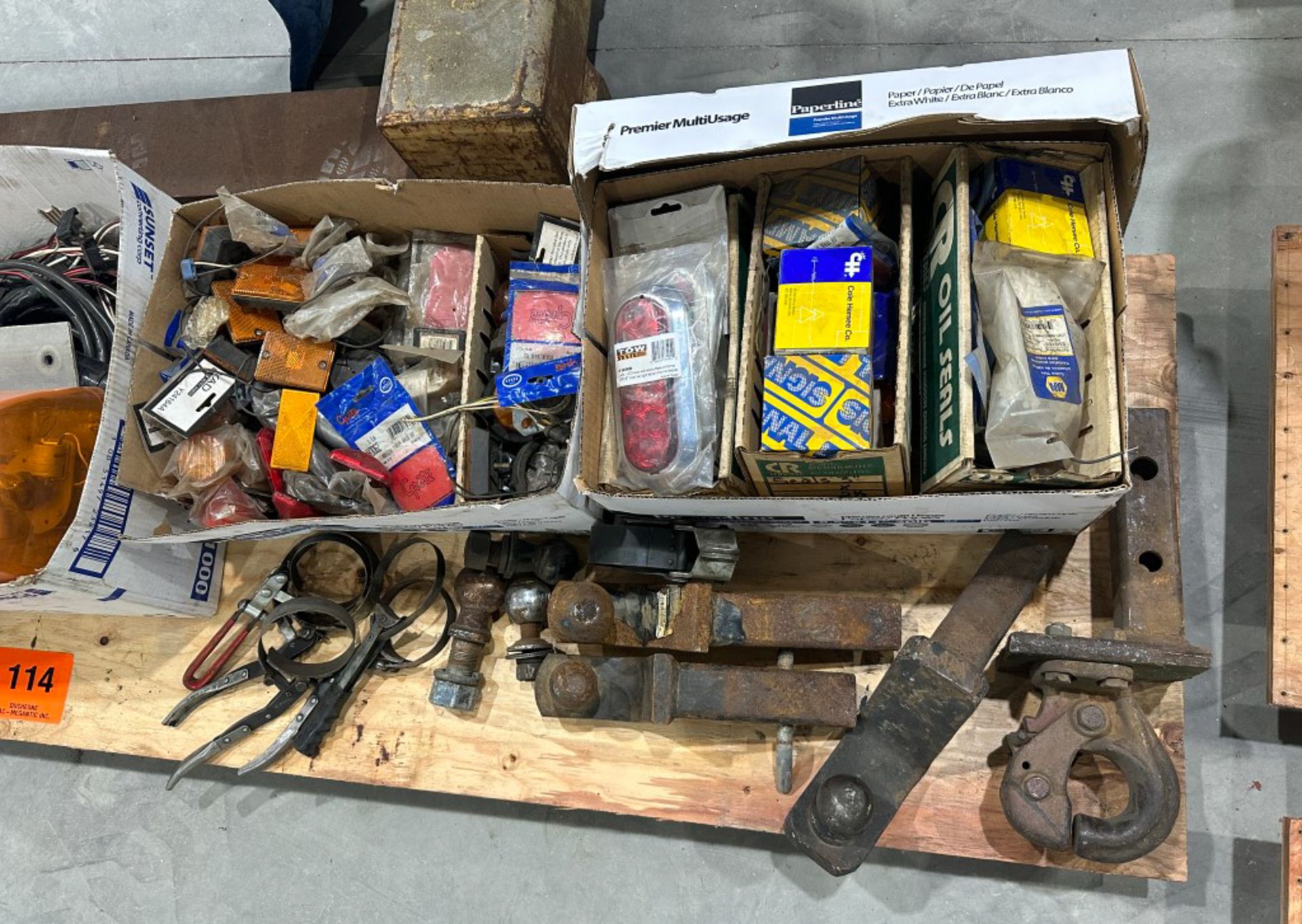 LOT/ skid and contents - hitch balls, hooks and hardware - Image 3 of 3