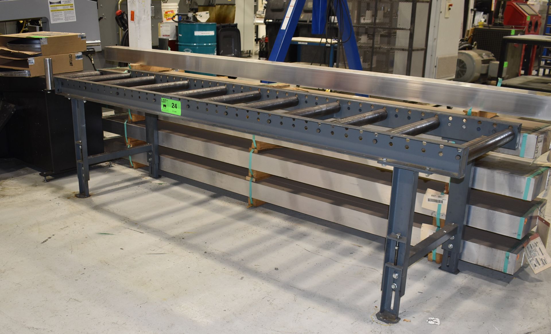 120"X24" OUT FEED ROLLER CONVEYOR (CI) [RIGGING FEE FOR LOT #24 - $100 USD PLUS APPLICABLE PLUS - Image 2 of 4