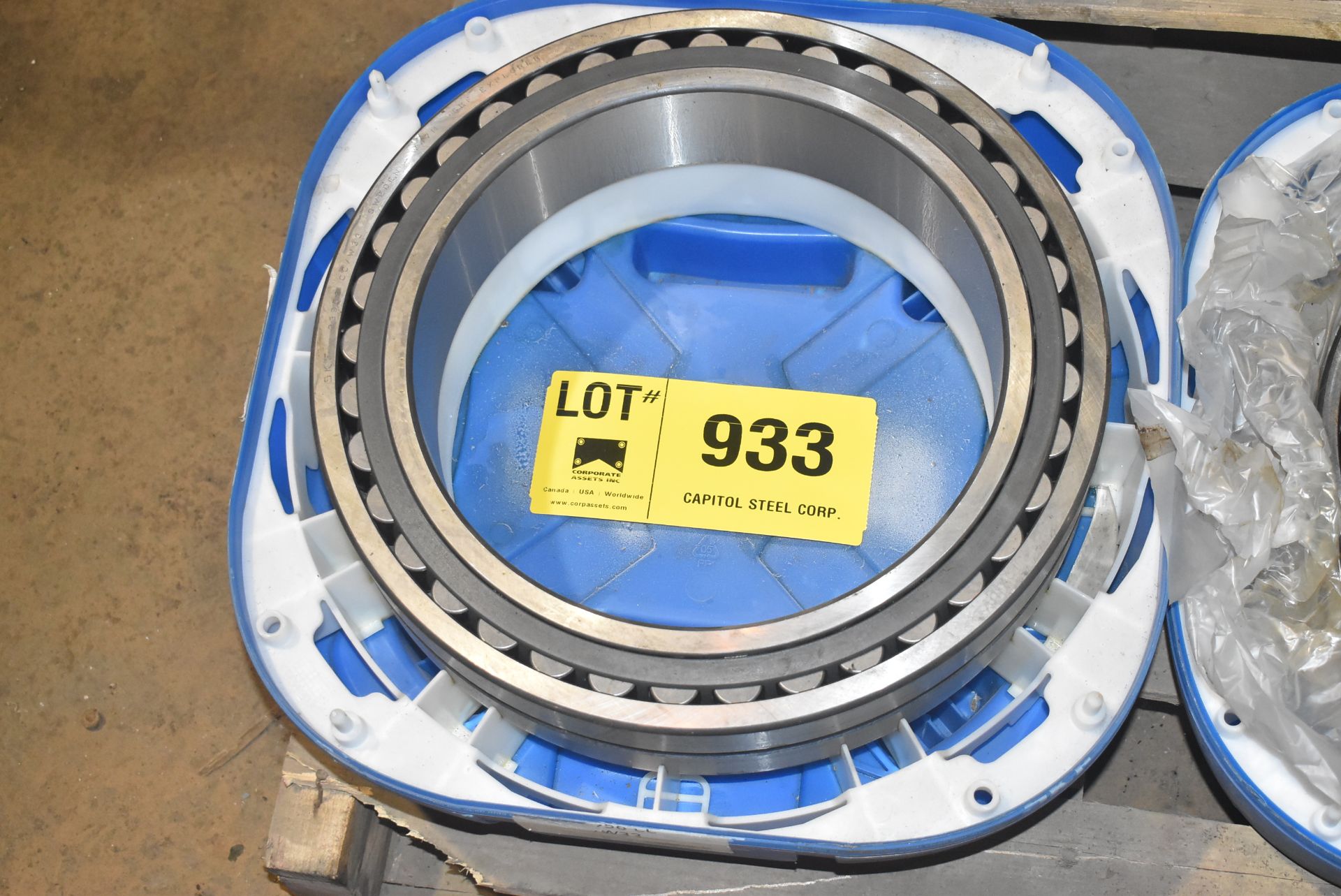 SKF 23956 CC/W33 SPHERICAL ROLLER BEARING [RIGGING FEES FOR LOT #933 - $30 USD PLUS APPLICABLE