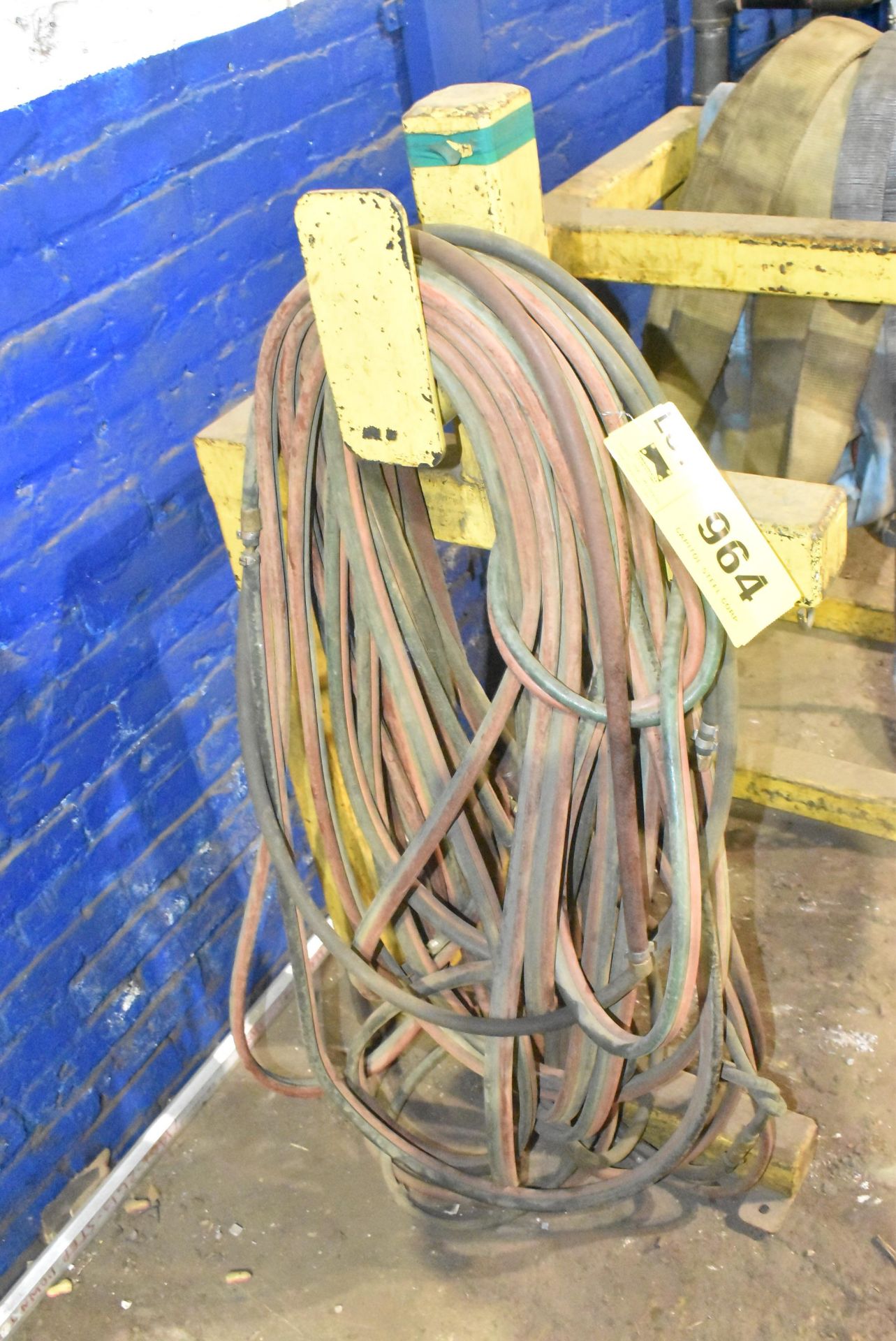 LOT/ OXY-ACETYLENE HOSE [RIGGING FEES FOR LOT #964 - $50 USD PLUS APPLICABLE TAXES] - Image 2 of 2
