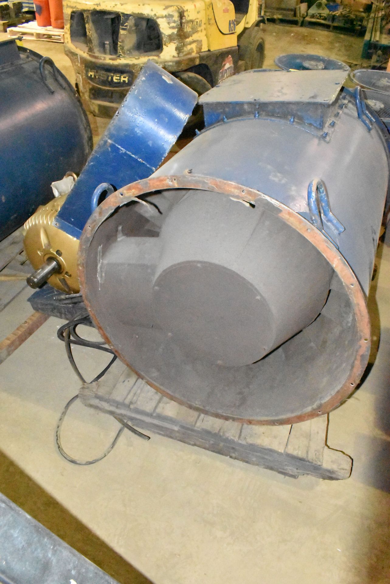 HEAVY DUTY INDUSTRIAL BLOWER FAN WITH 40 HP MOTOR (CI) [RIGGING FEES FOR LOT #2587 - $30 USD PLUS - Image 2 of 3