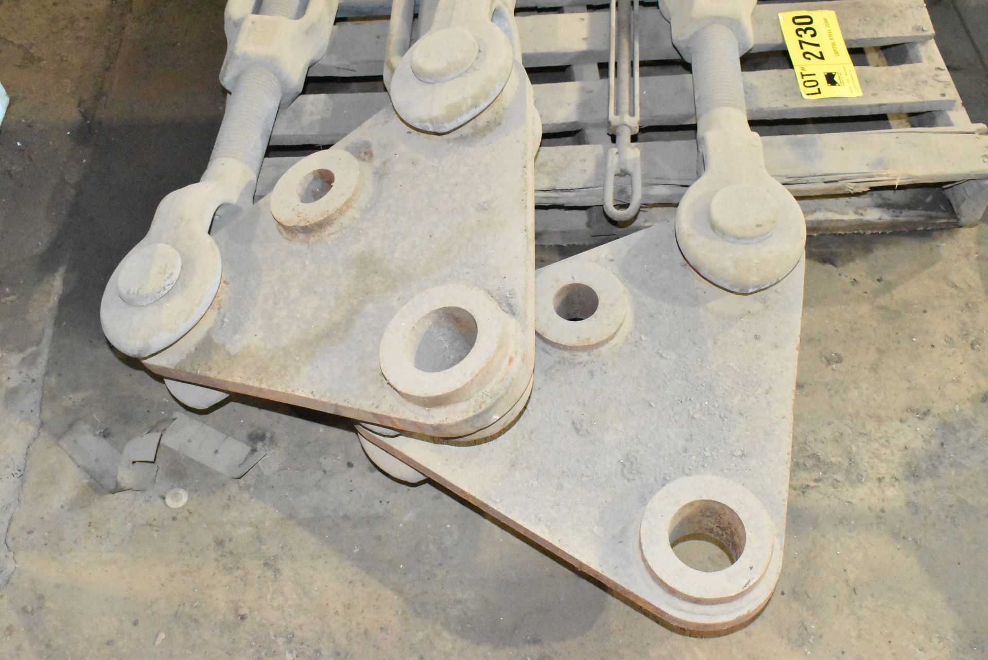 LOT/ HEAVY DUTY TURNBUCKLES [RIGGING FEES FOR LOT #2730 - $30 USD PLUS APPLICABLE TAXES] - Image 2 of 3