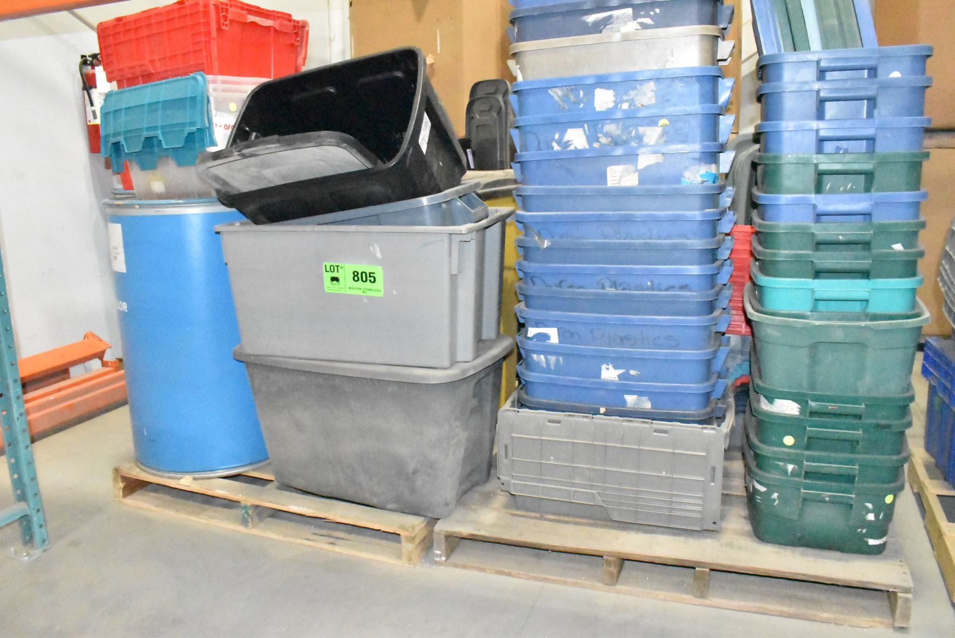 LOT/ PLASTIC BINS