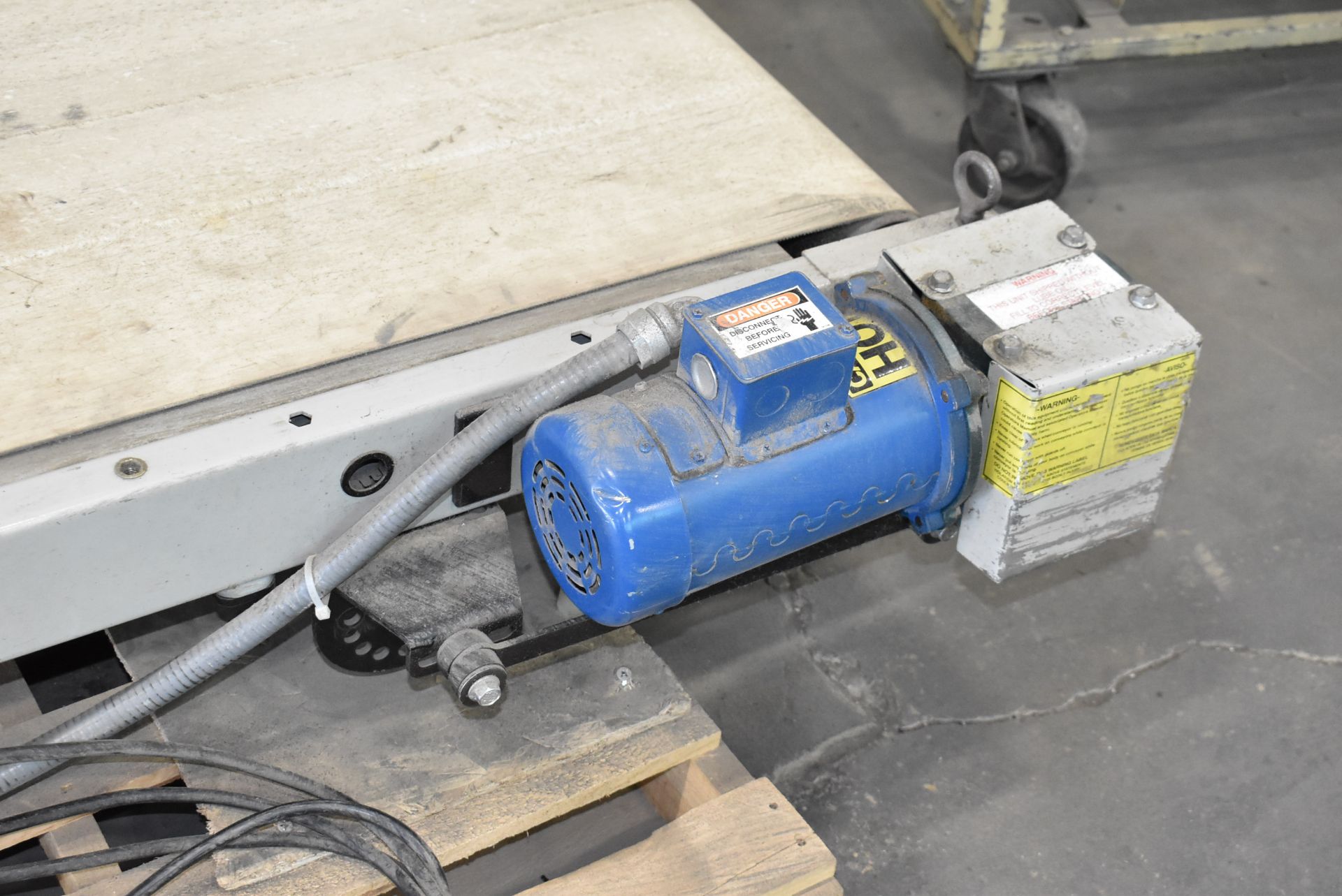 MFG UNKNOWN 72"X24" POWERED BELT CONVEYOR WITH PENTA KB POWER MULTI-DRIVE SPEED CONTROL - Image 3 of 4