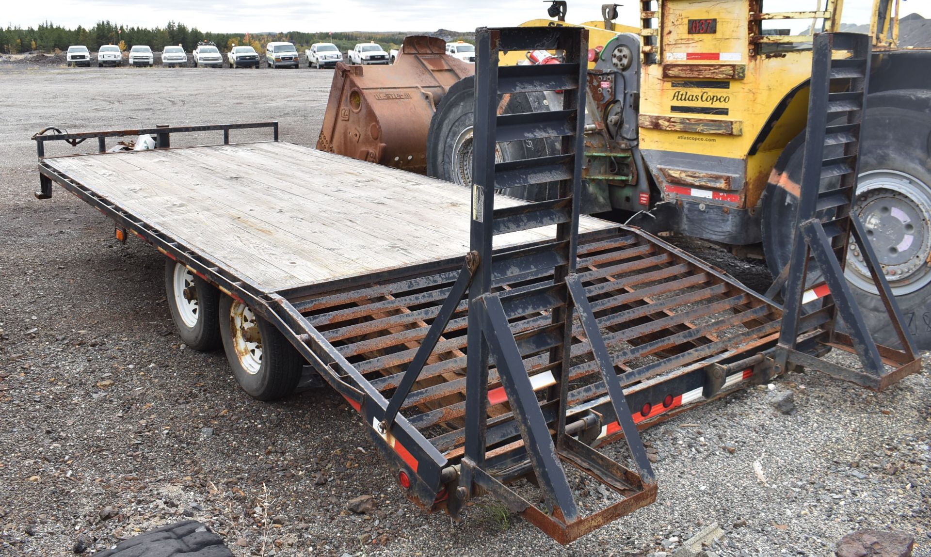 POWER LOAD MAX 97" X 101" FLAT DECK TANDEM AXEL TRAILER WITH DROP DOWN RAMPS VIN - Image 4 of 13