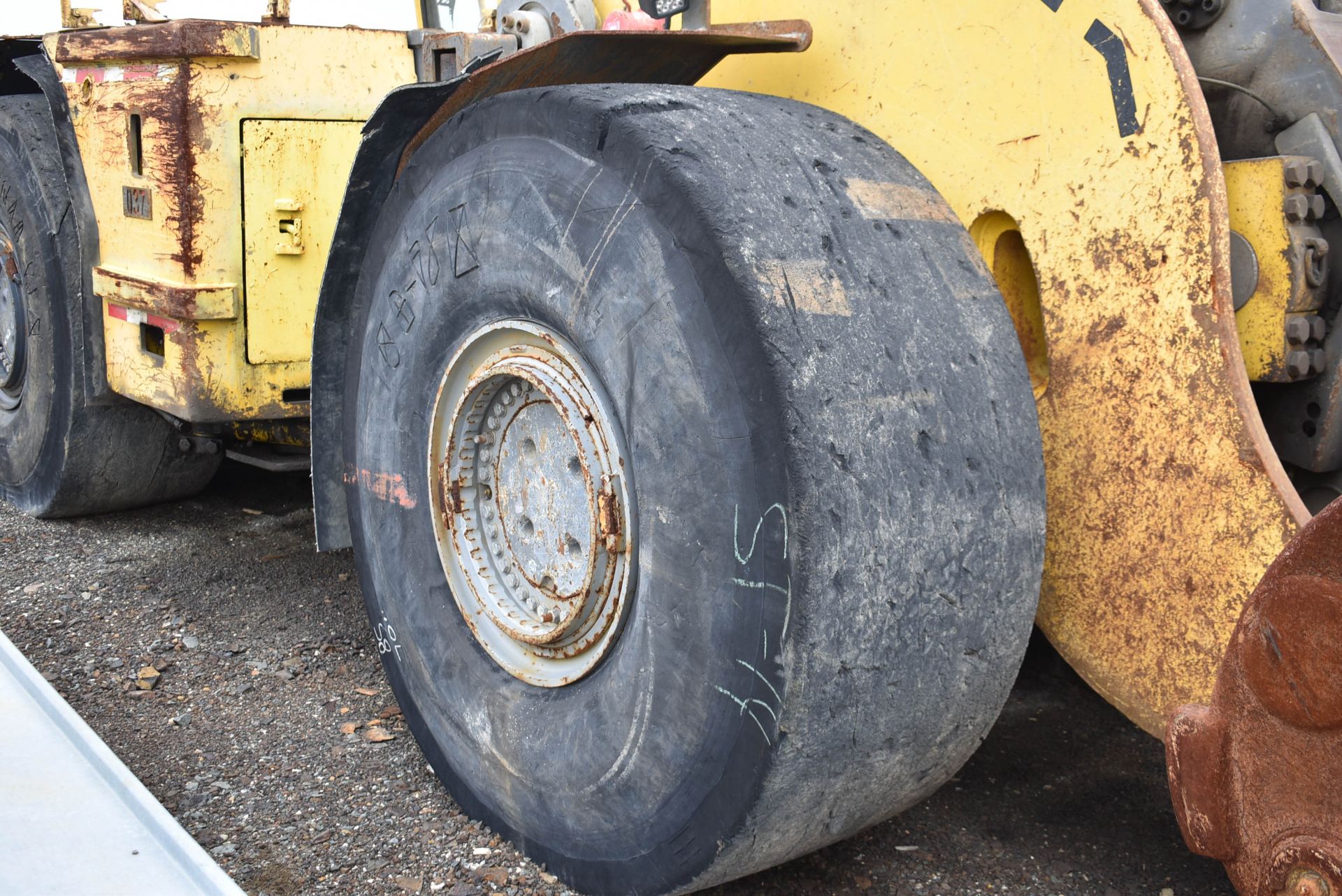 ATLAS COPCO (2006) ST14 UNDERGROUND SCOOP LOADER WITH 31,300 LB. CAPACITY, DIESEL ENGINE, 105" - Image 11 of 17