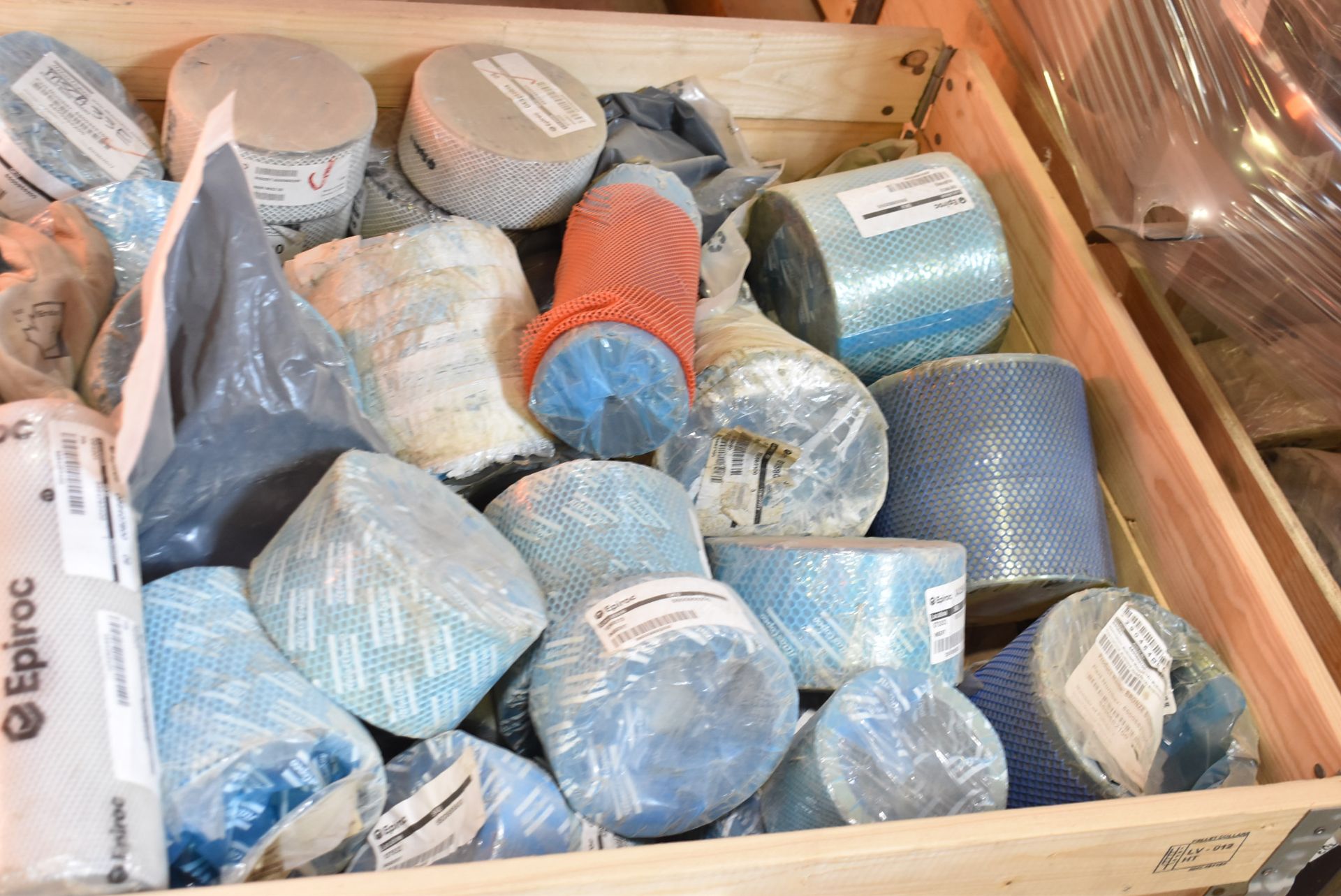 LOT/ CONTENTS OF PALLET CONSISTING OF SPARE PARTS FOR ATLAS COPCO ST8B UNDERGROUND SCOOP LOADER (CMD - Image 3 of 8