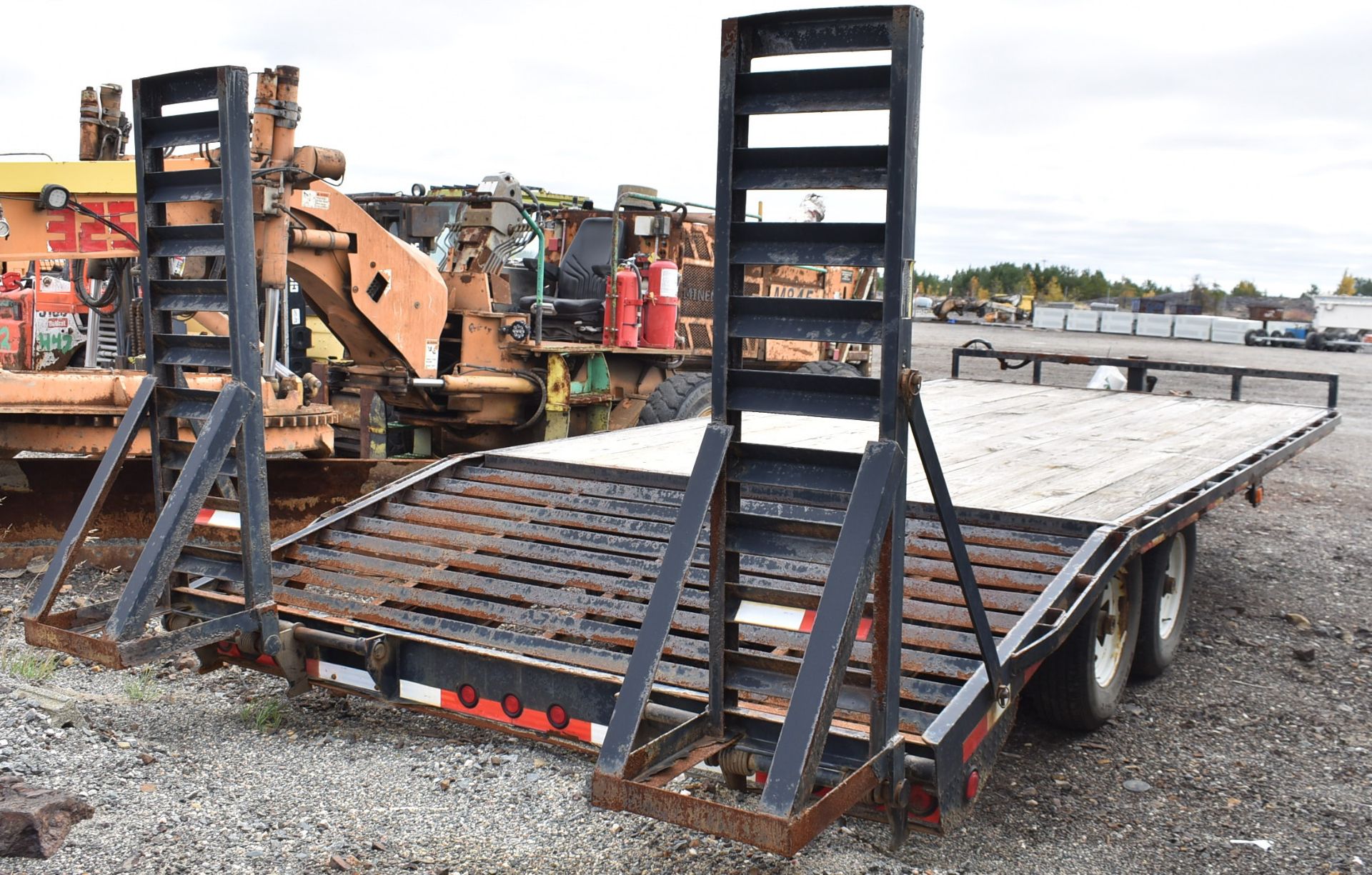 POWER LOAD MAX 97" X 101" FLAT DECK TANDEM AXEL TRAILER WITH DROP DOWN RAMPS VIN - Image 5 of 13