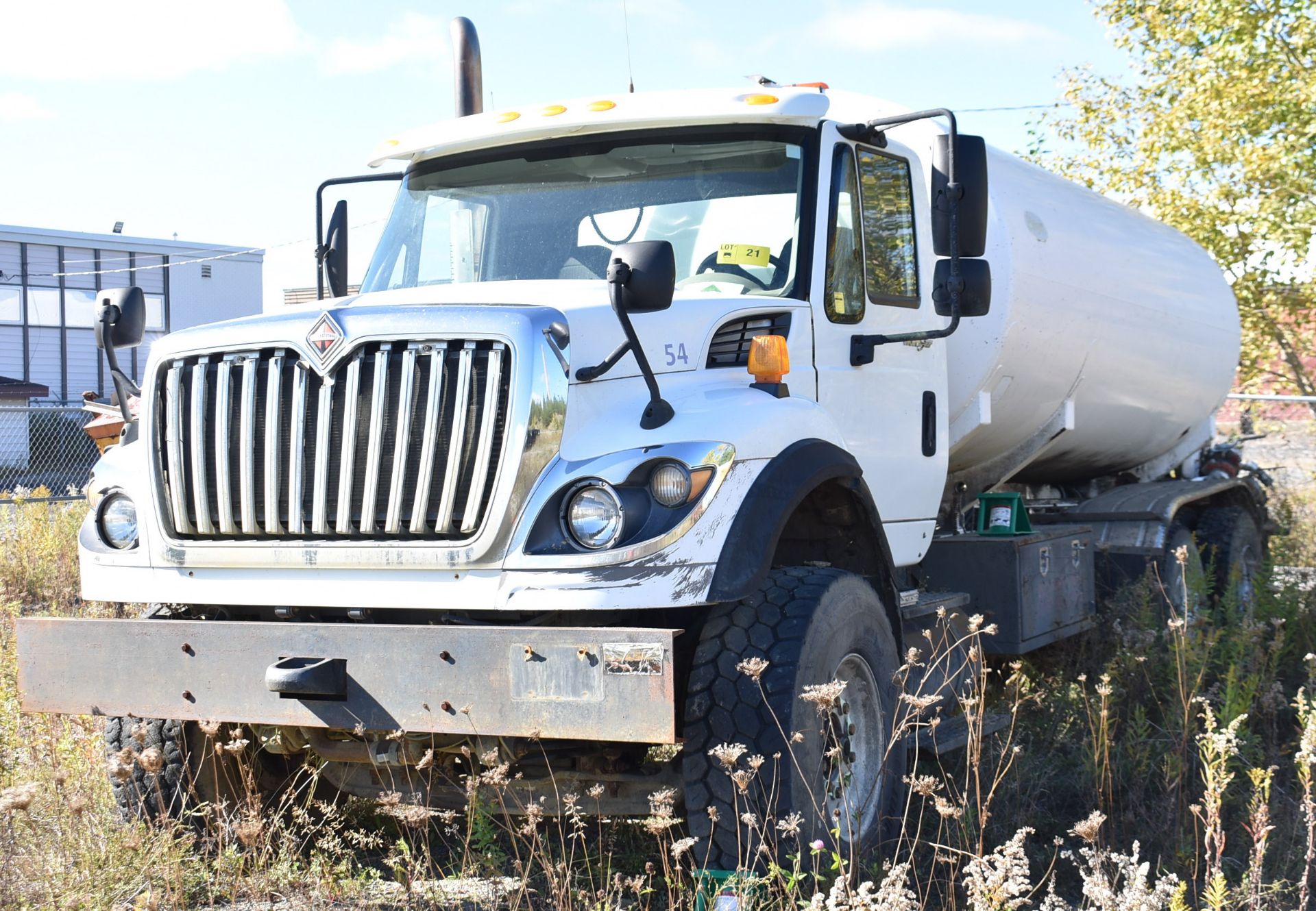 INTERNATIONAL (2009) WORKSTAR 7600-TANDEM AXEL WATER TRUCK WITH-CATERPILLAR C13 DIESEL ENGINE,