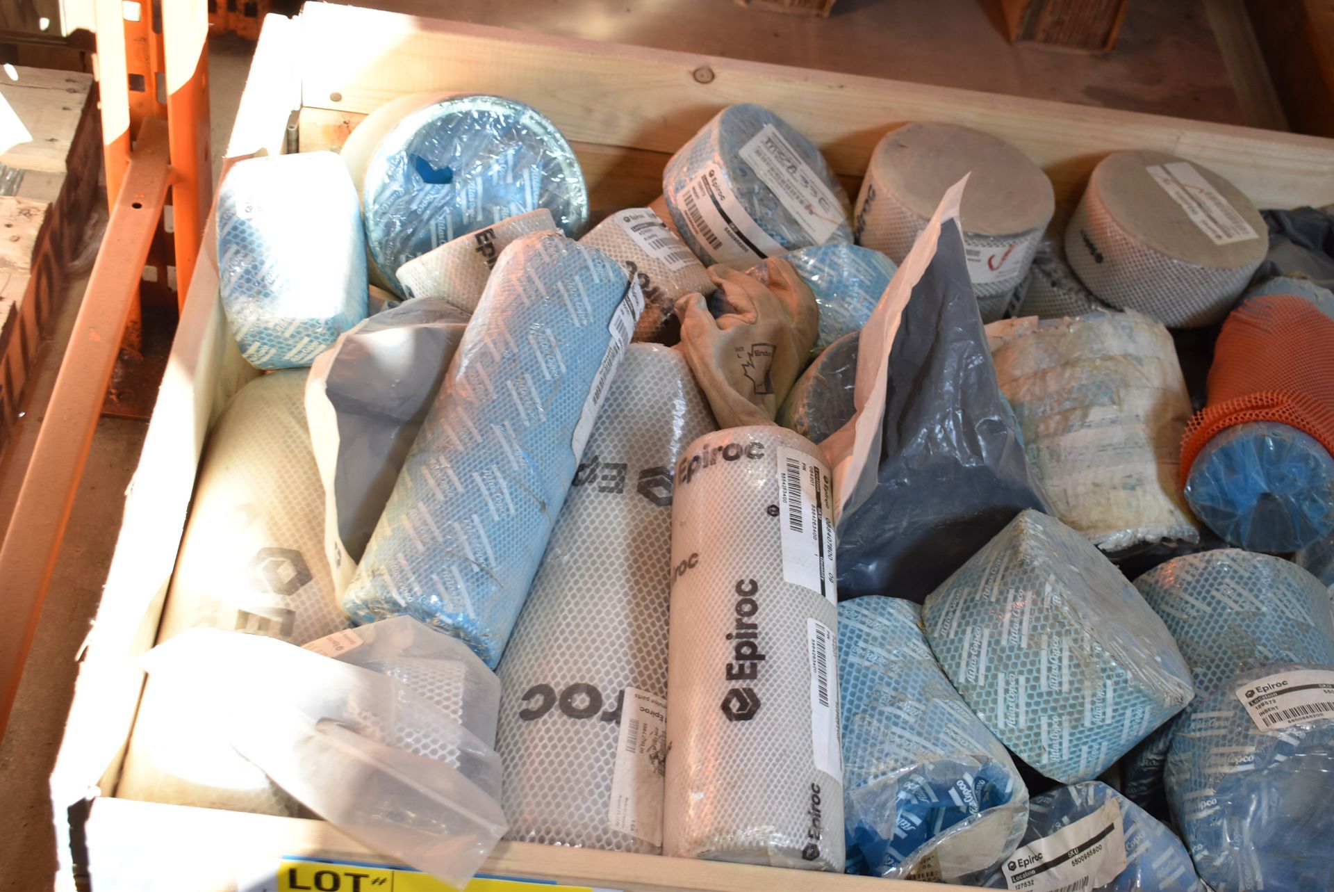 LOT/ CONTENTS OF PALLET CONSISTING OF SPARE PARTS FOR ATLAS COPCO ST8B UNDERGROUND SCOOP LOADER (CMD - Image 2 of 8