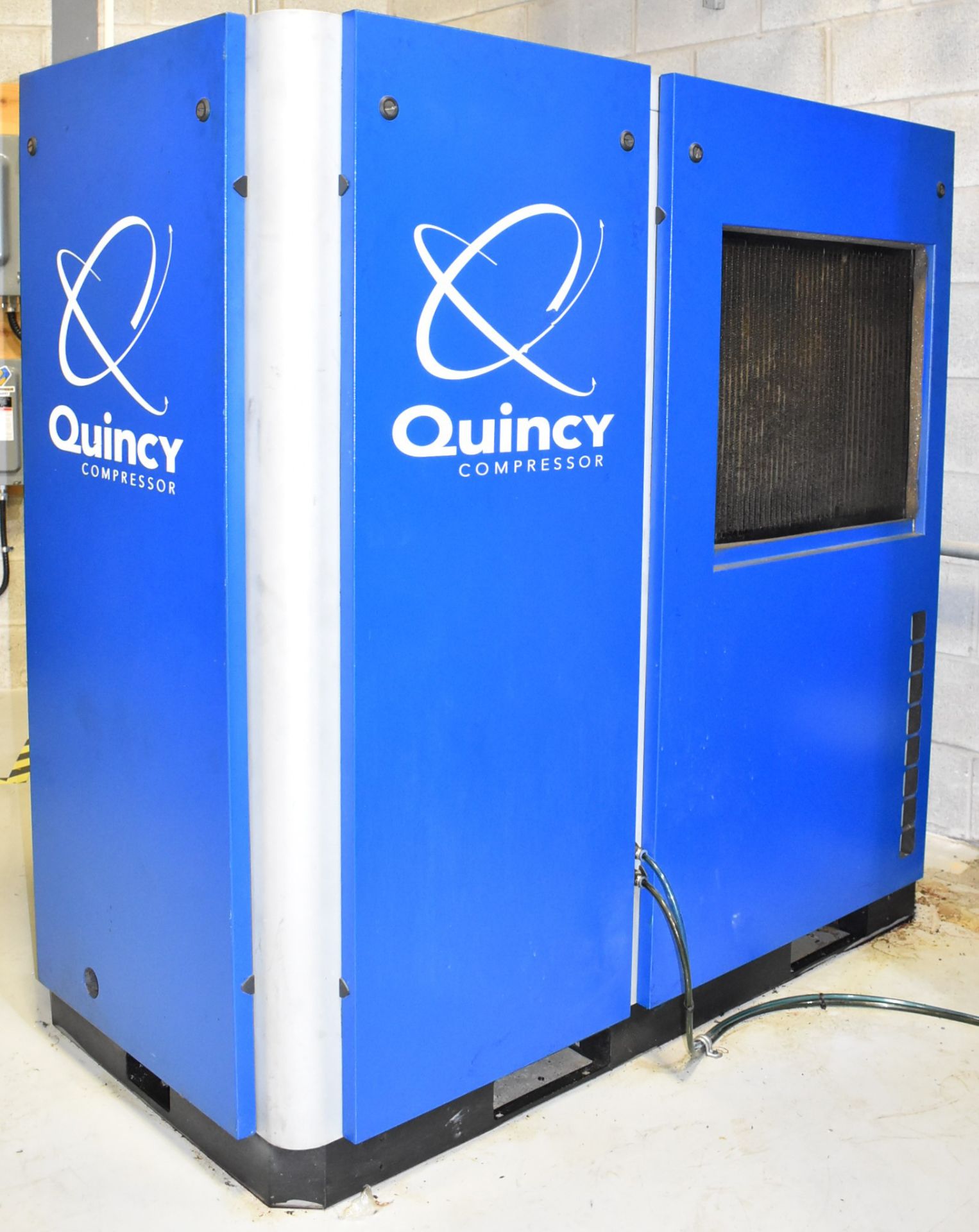 QUINCY (2009) QGD-30-390528 30HP ROTARY SCREW AIR COMPRESSOR WITH 139CFM @ 100PSIG, 575V/3PH/60HZ, - Image 5 of 8