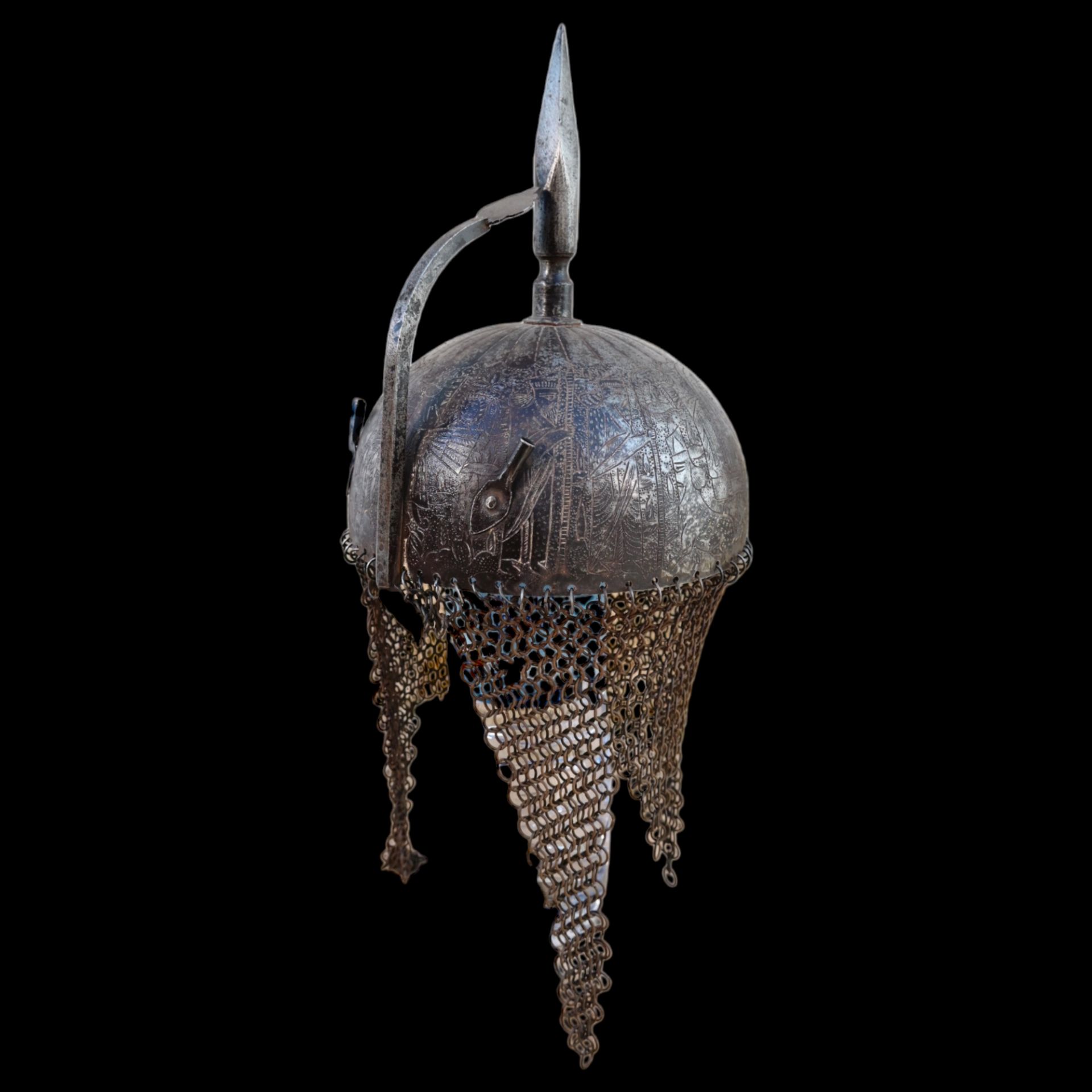 AN INDO-PERSIAN HELMET WITH BEAUTIFUL DECOR, 19TH CENTURY. - Image 2 of 10