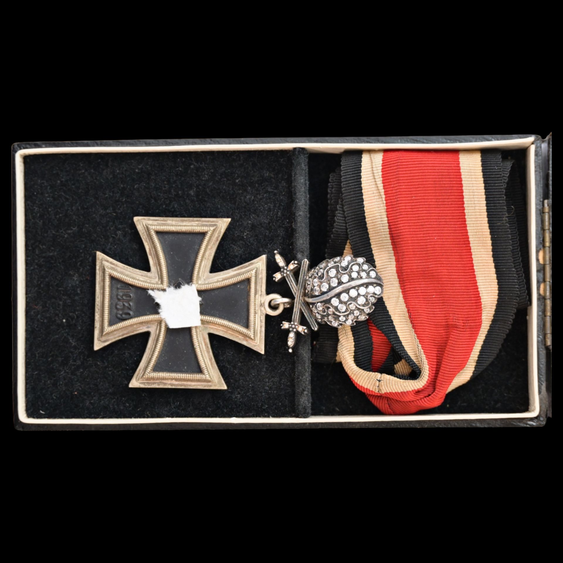 Ritterkreuz des Eisernen Kreuzes 1939 mit Eichenlaub mit Schwertern und Brillanten. - Image 2 of 10
