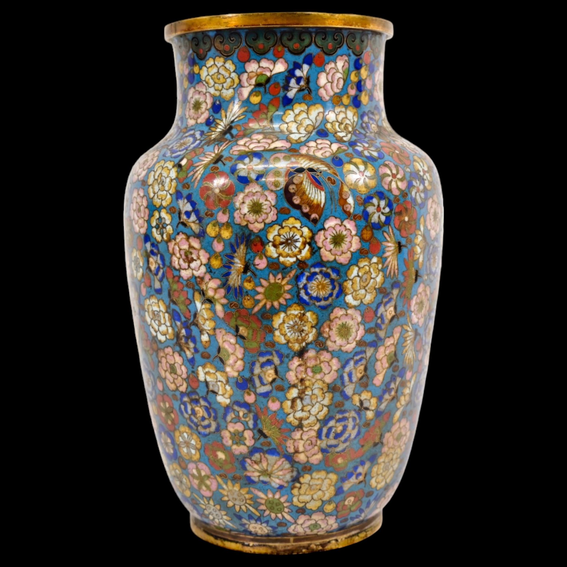 ANTIQUE CHINESE QING GILT CLOISONNE ENAMEL VASE - Image 2 of 6