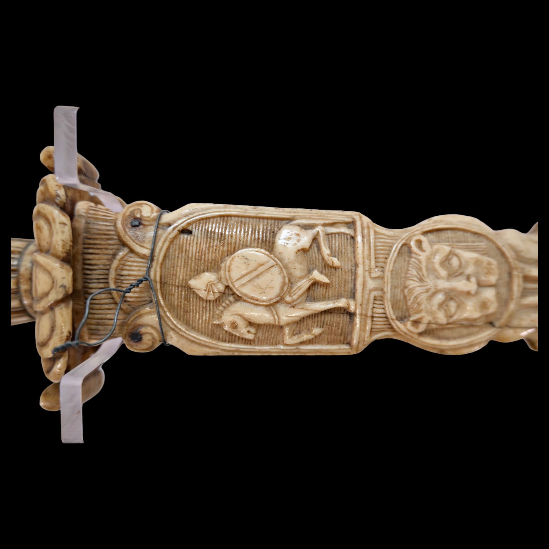 A Rare French nobleman's hunting dagger, hilt and scabbard carved from bone, 19th century. - Bild 7 aus 13