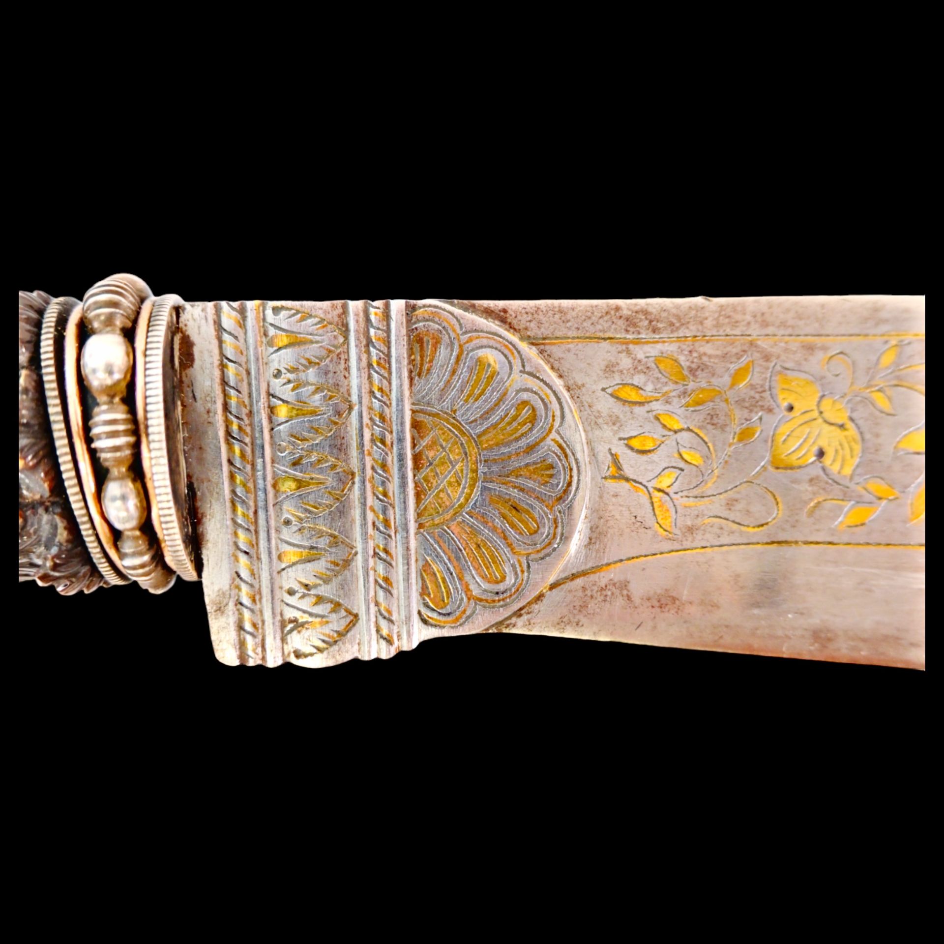 Magnificent, richly decorated knife, Indonesia, first half of the 20th century. - Image 25 of 33