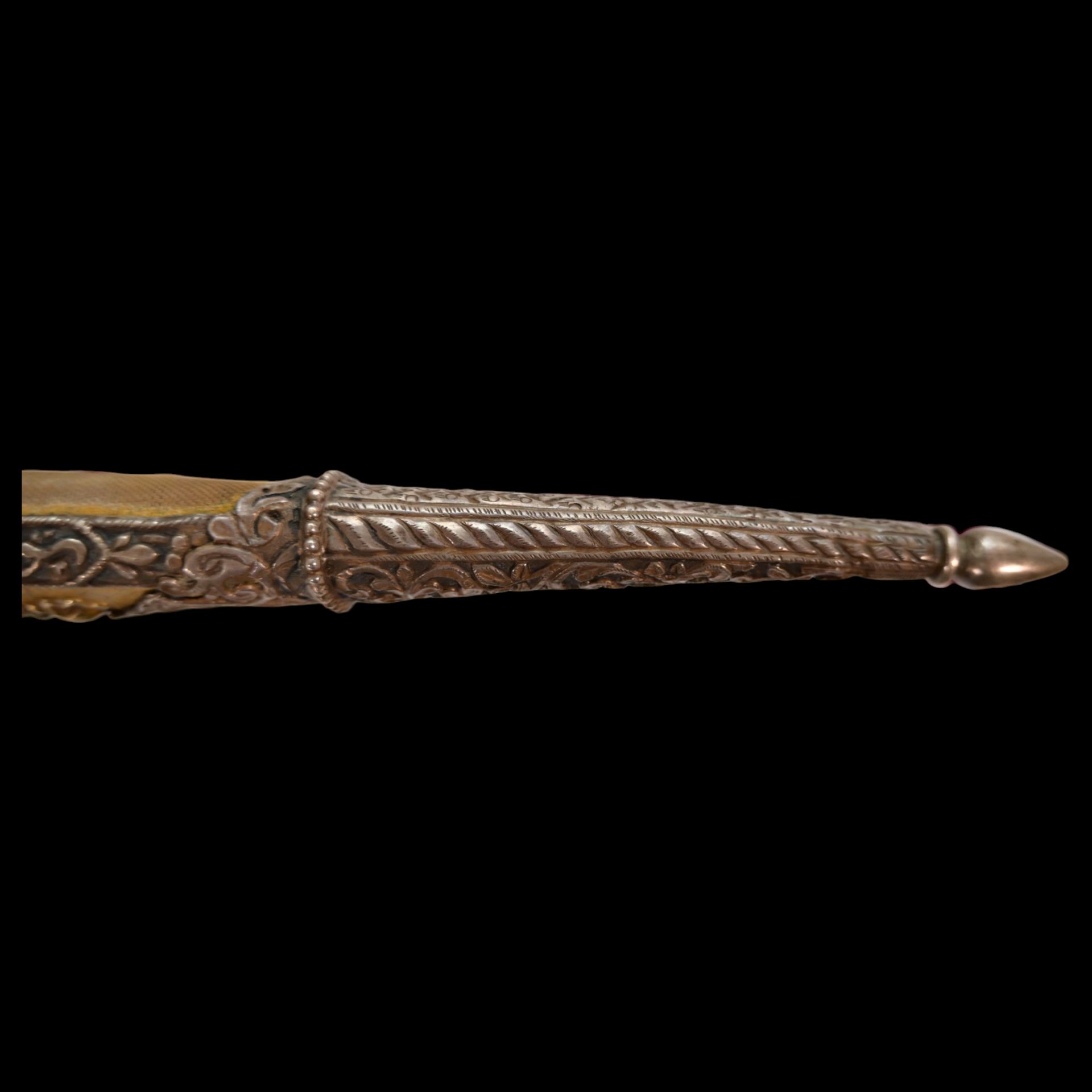 A PERSIAN ZAND DYNASTY KARD DAGGER WITH WOOTZ BLADE AND GOLD INLAY. - Image 9 of 27