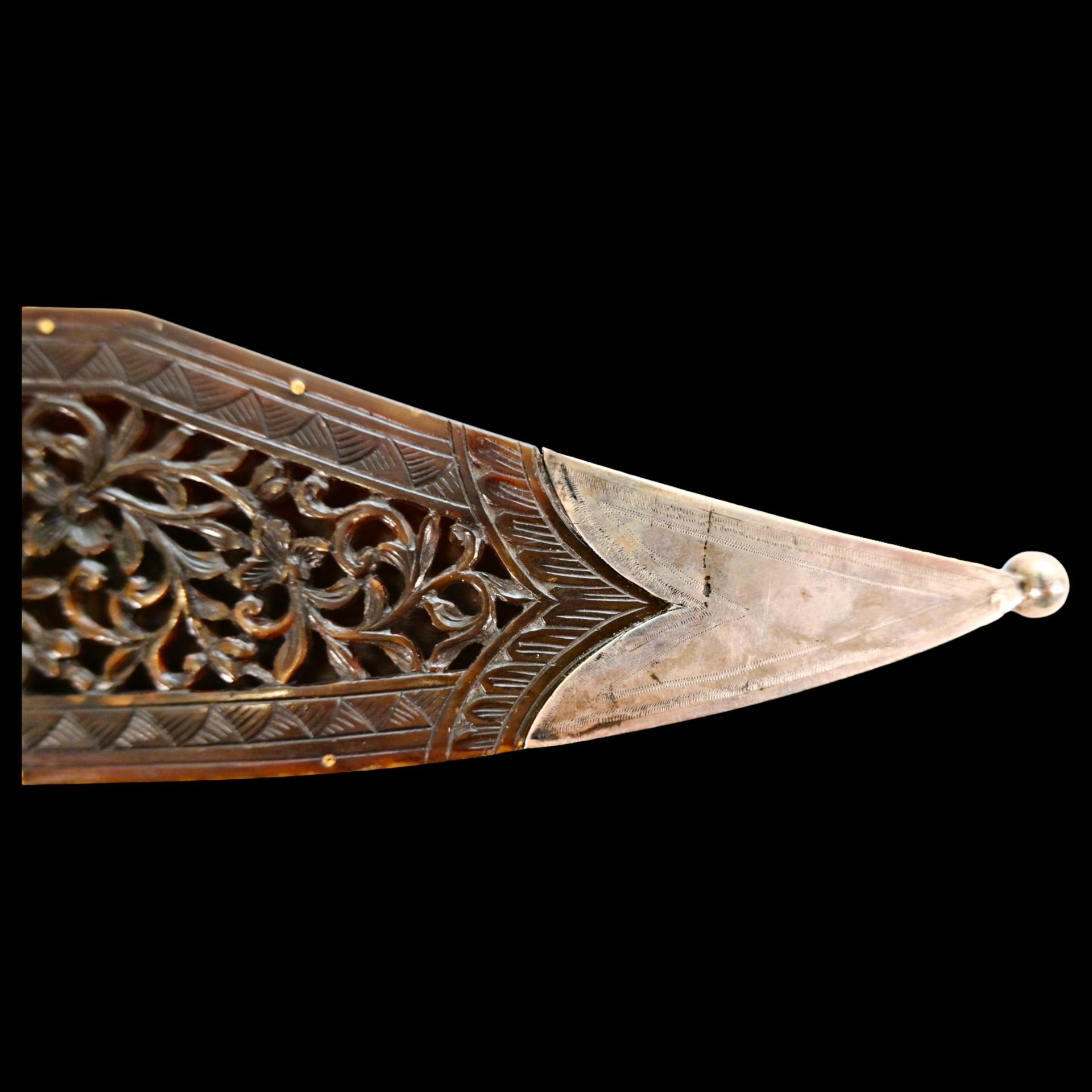 Magnificent, richly decorated knife, Indonesia, first half of the 20th century. - Image 30 of 33