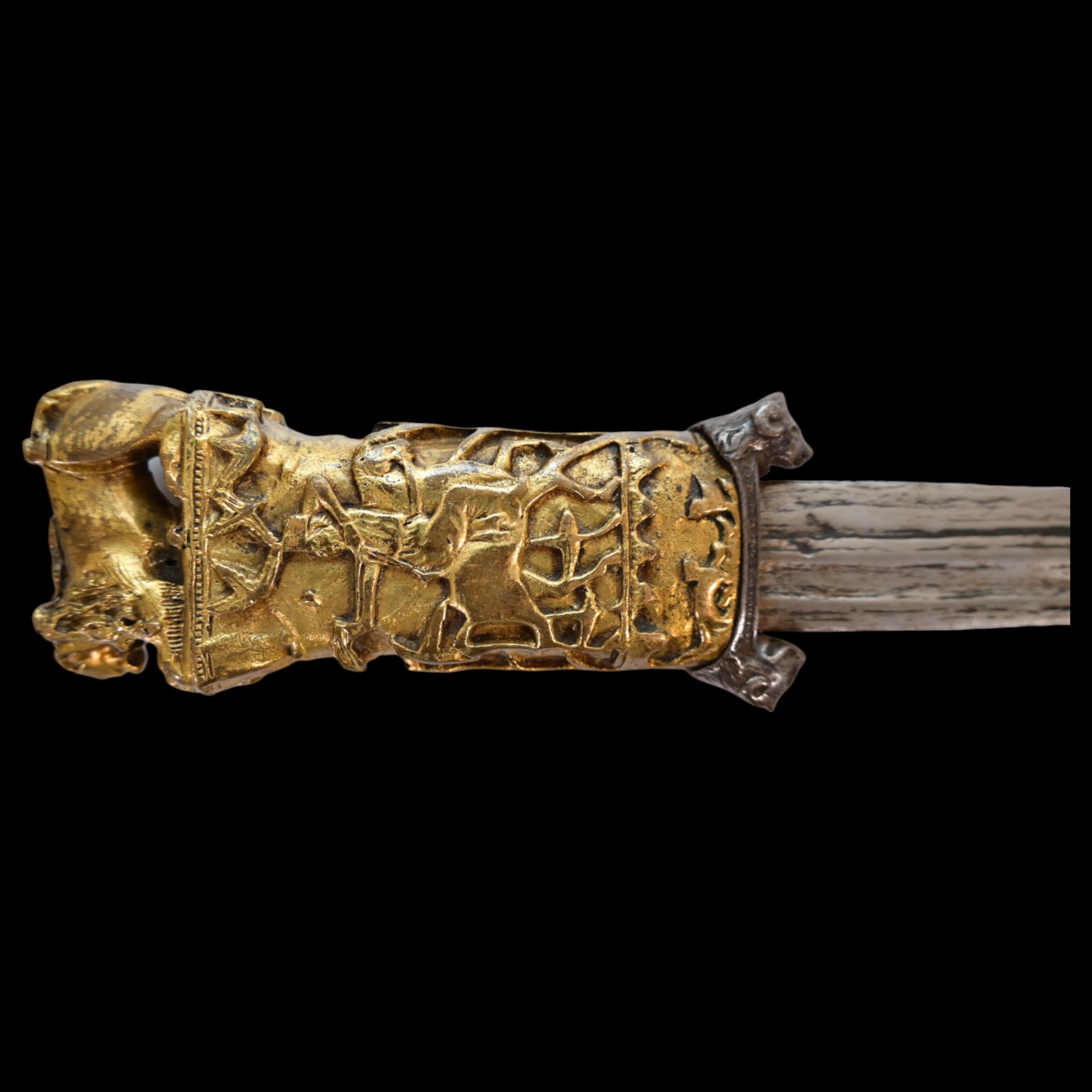 A magnificent dagger, probably from the period of the Crusades, Syria, 10th-13th (?) century. - Image 4 of 11