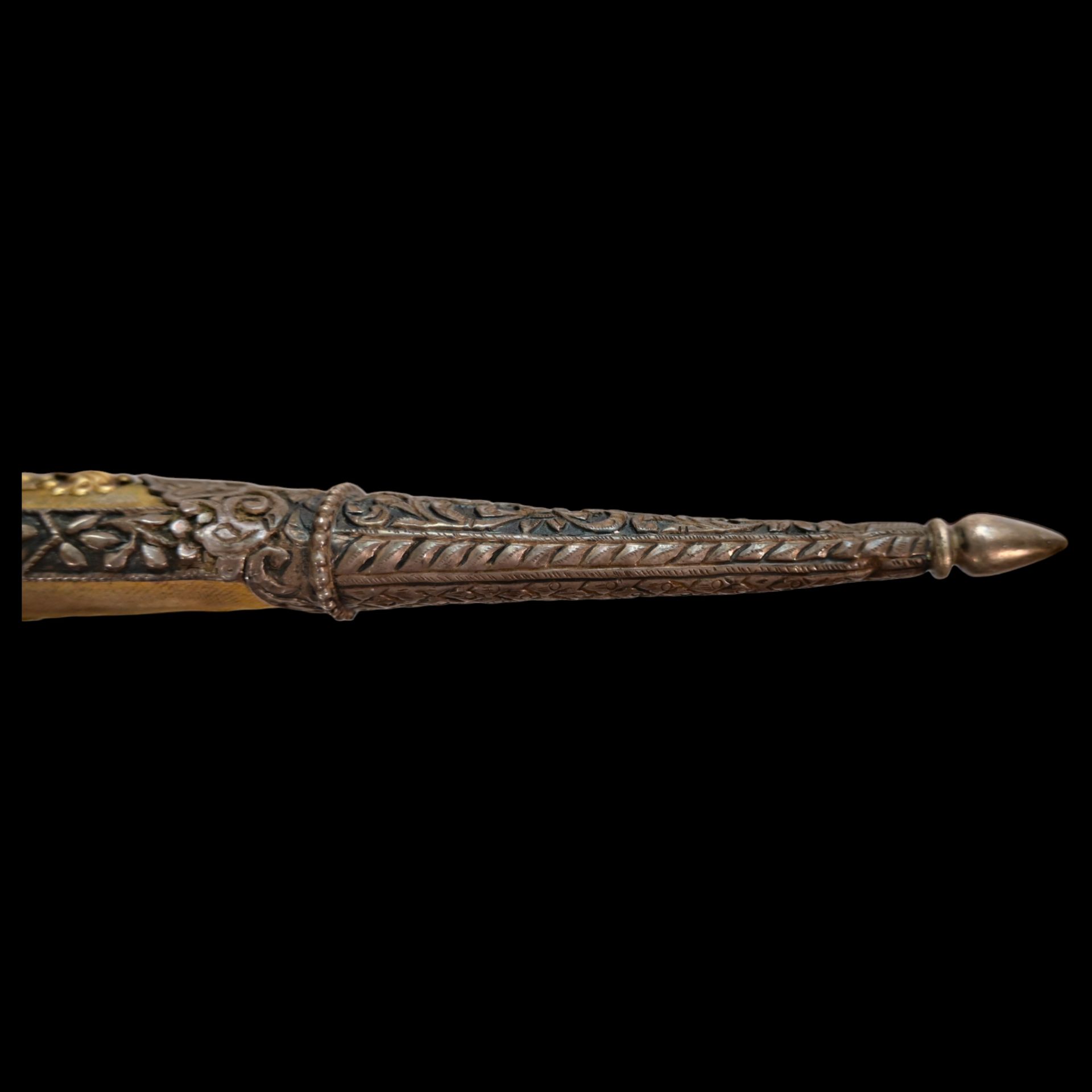 A PERSIAN ZAND DYNASTY KARD DAGGER WITH WOOTZ BLADE AND GOLD INLAY. - Image 13 of 27