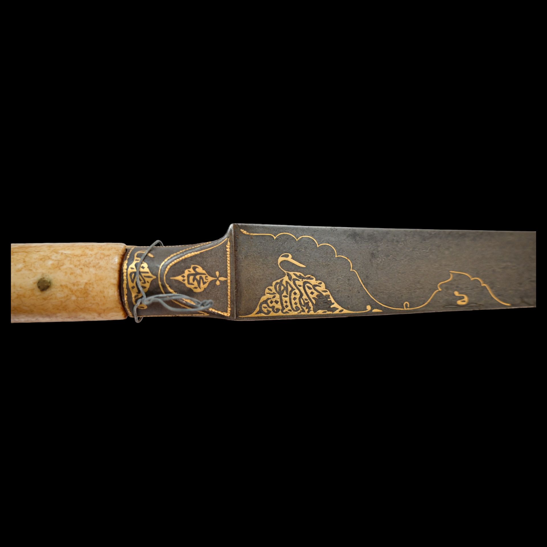 A PERSIAN ZAND DYNASTY KARD DAGGER WITH WOOTZ BLADE AND GOLD INLAY. - Image 23 of 27