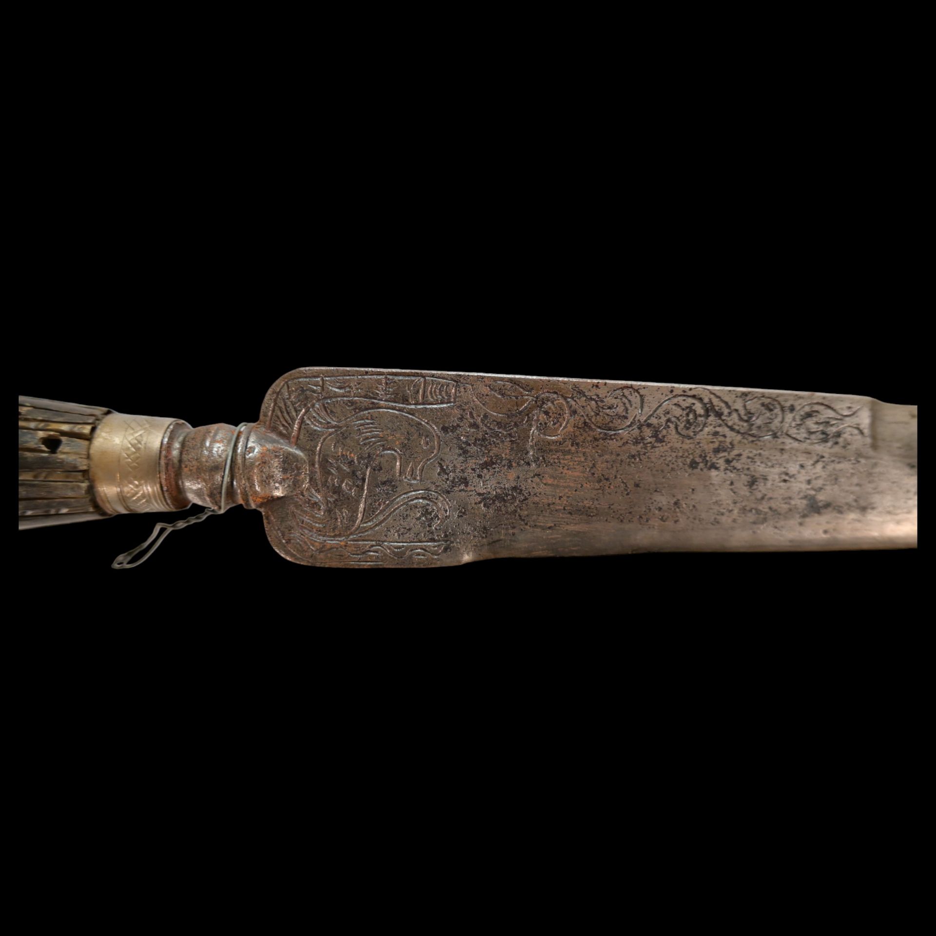 A Italian hunting knife, late 18th C., with engraving on the blade, horn handle in a silver mounting - Bild 5 aus 9