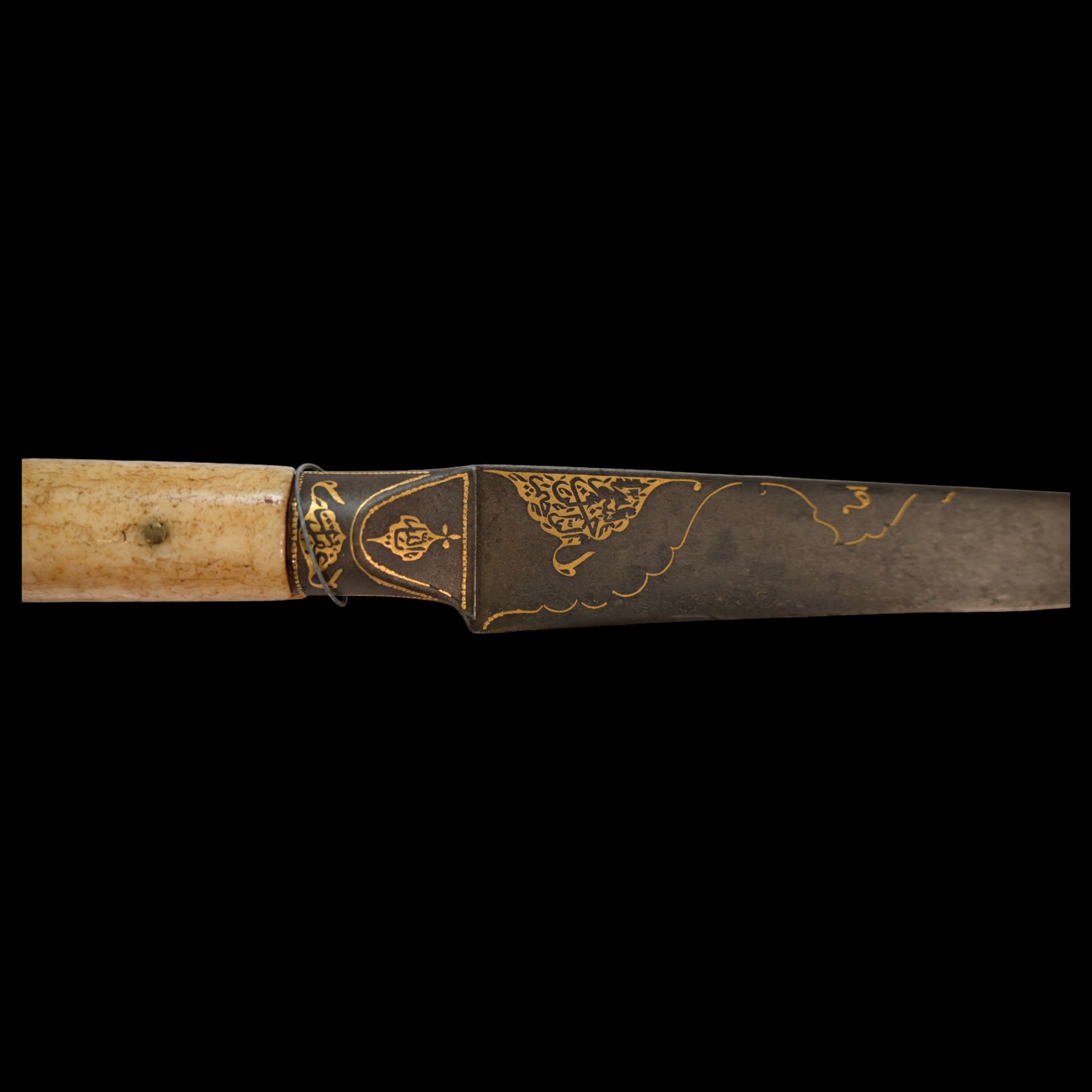 A PERSIAN ZAND DYNASTY KARD DAGGER WITH WOOTZ BLADE AND GOLD INLAY. - Image 25 of 27