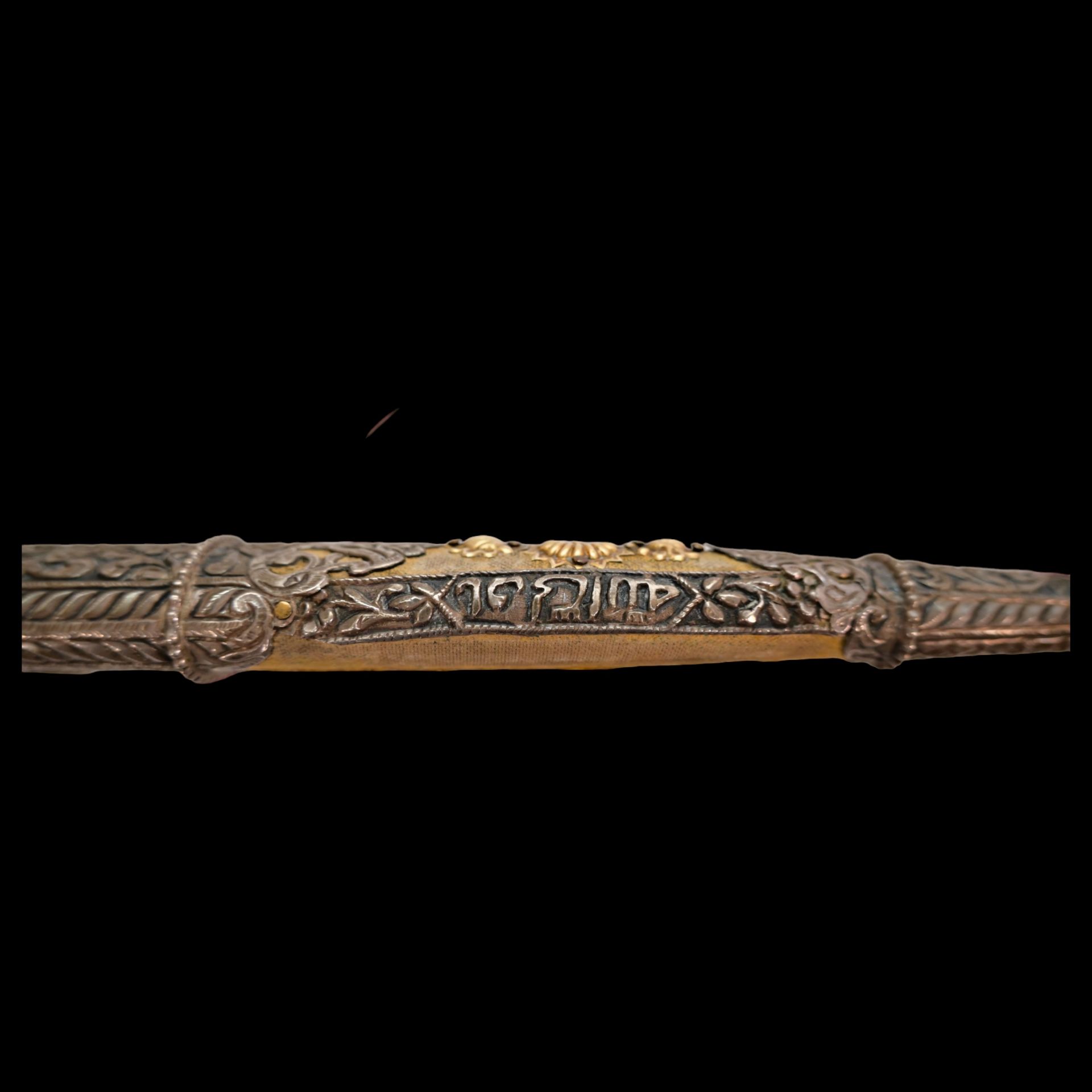 A PERSIAN ZAND DYNASTY KARD DAGGER WITH WOOTZ BLADE AND GOLD INLAY. - Image 12 of 27