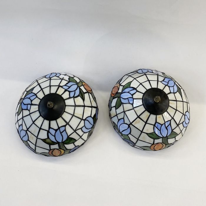 Pair of Tiffany-style lampshades (can be used as ceiling lights or table lamps) (2) Condition - Image 11 of 24
